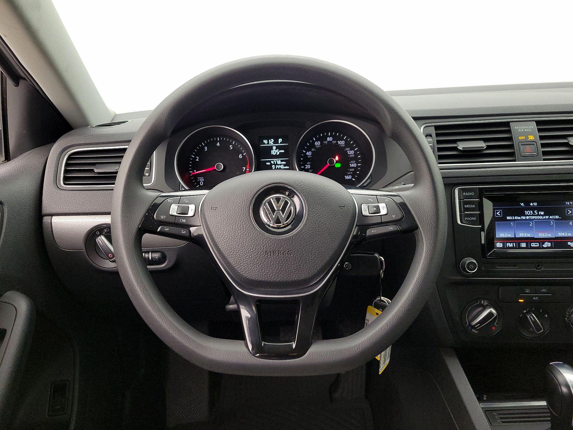 Thumbnail: 2017 Volkswagen Jetta - 10