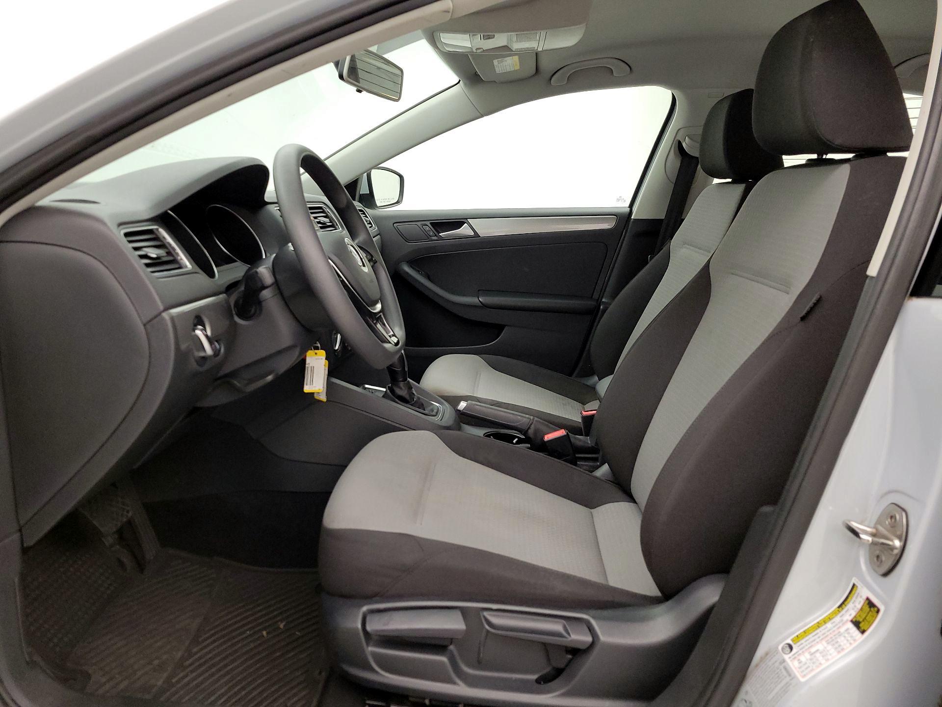 Thumbnail: 2017 Volkswagen Jetta - 11