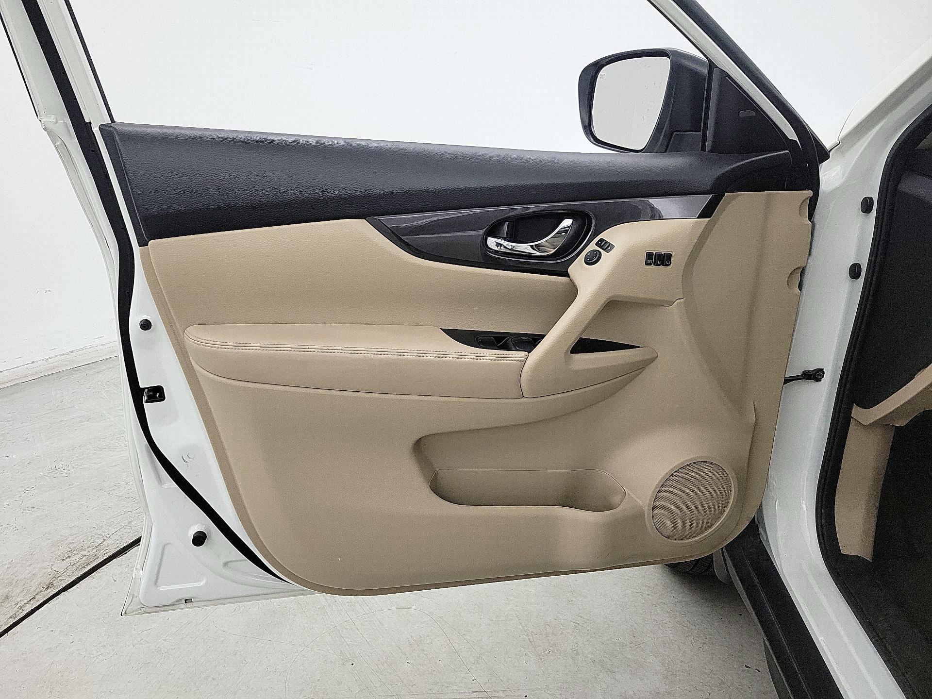 Thumbnail: 2019 Nissan Rogue - 12