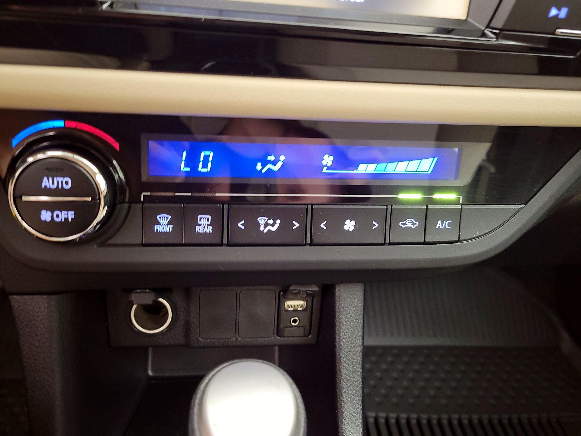 Thumbnail: 2014 Toyota Corolla - 16
