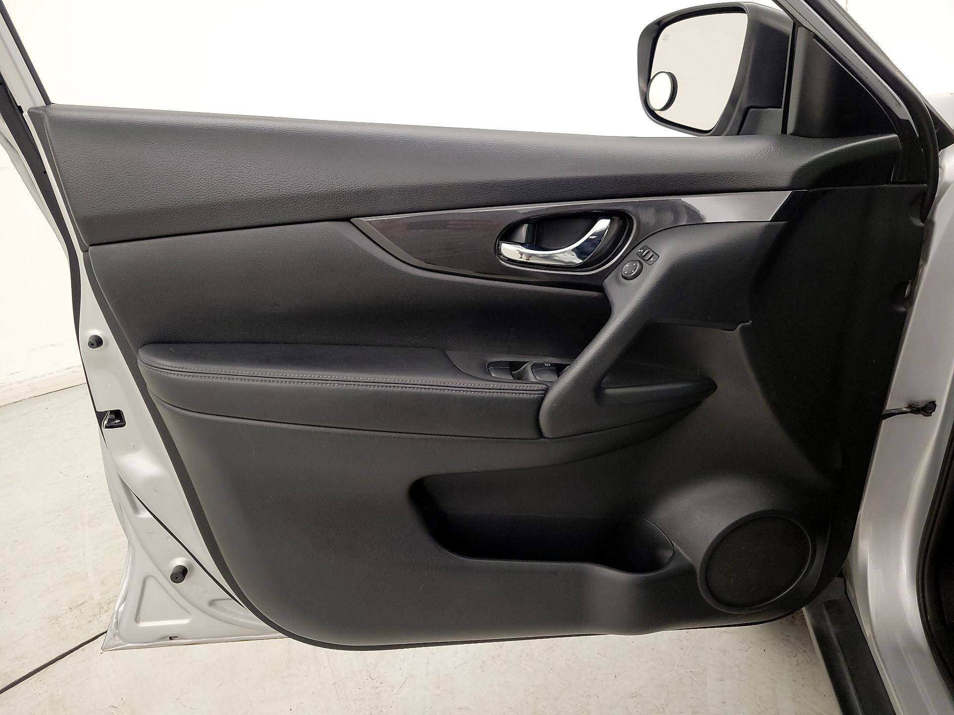 Thumbnail: 2017 Nissan Rogue - 12