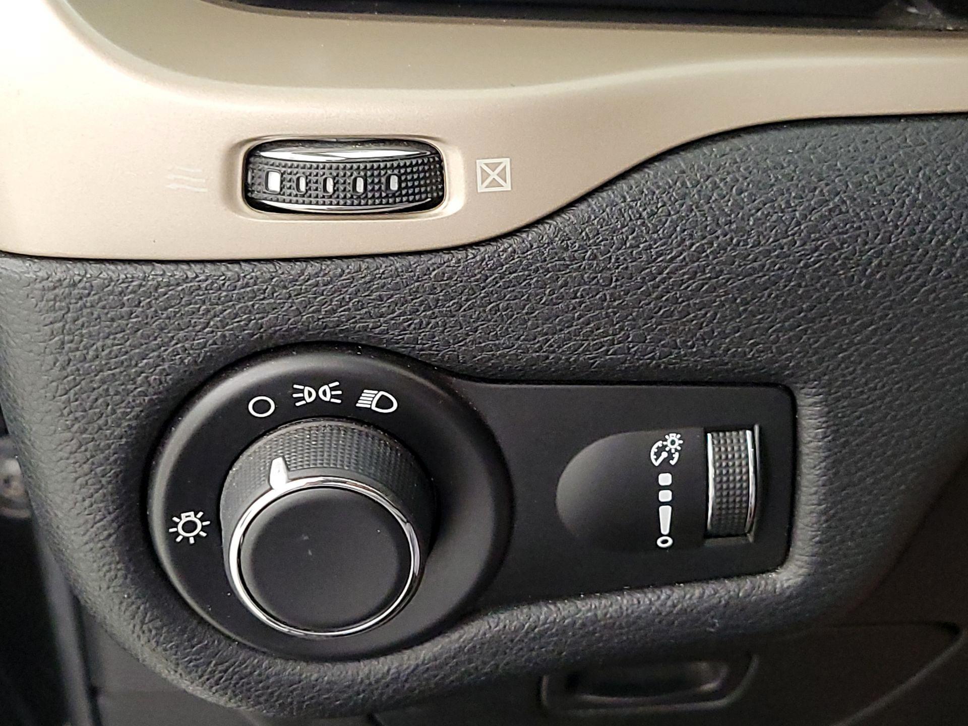 Thumbnail: 2014 Jeep Cherokee - 13