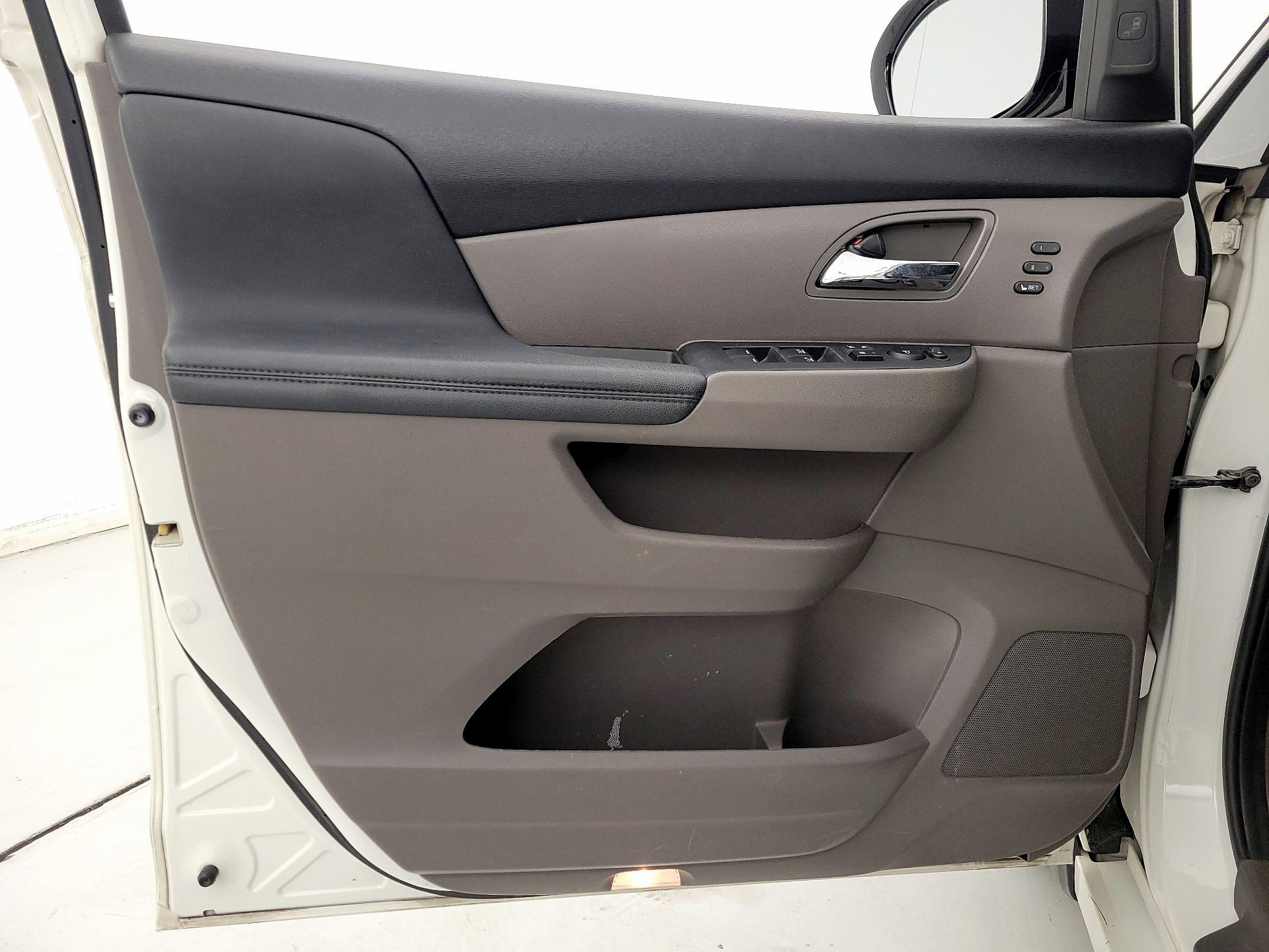 Thumbnail: 2015 Honda Odyssey - 12