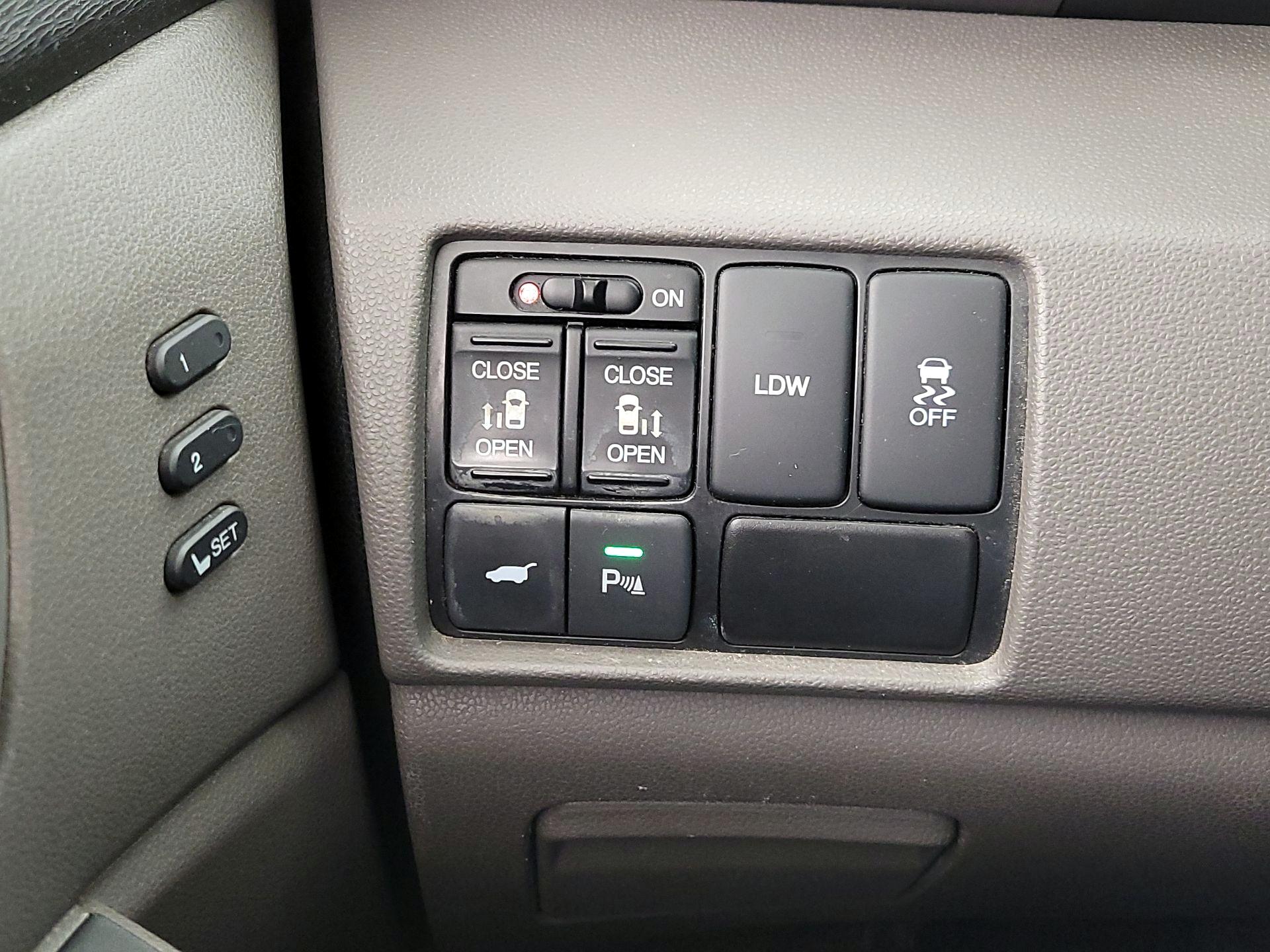 Thumbnail: 2015 Honda Odyssey - 13