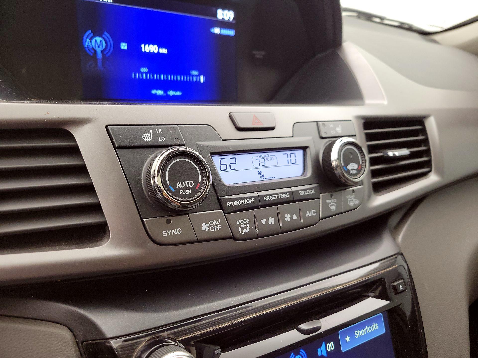 Thumbnail: 2015 Honda Odyssey - 17