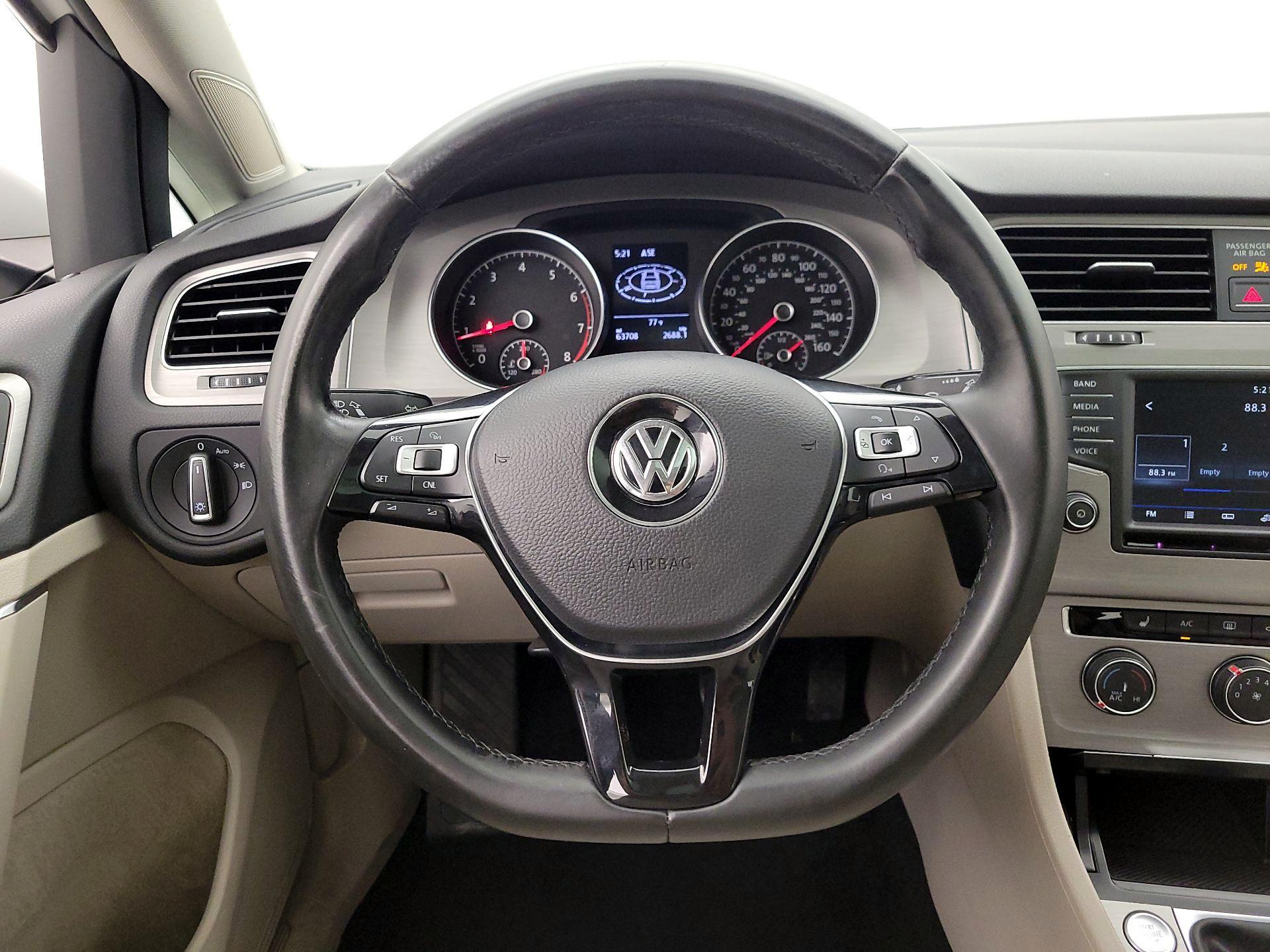 Thumbnail: 2017 Volkswagen Golf - 10