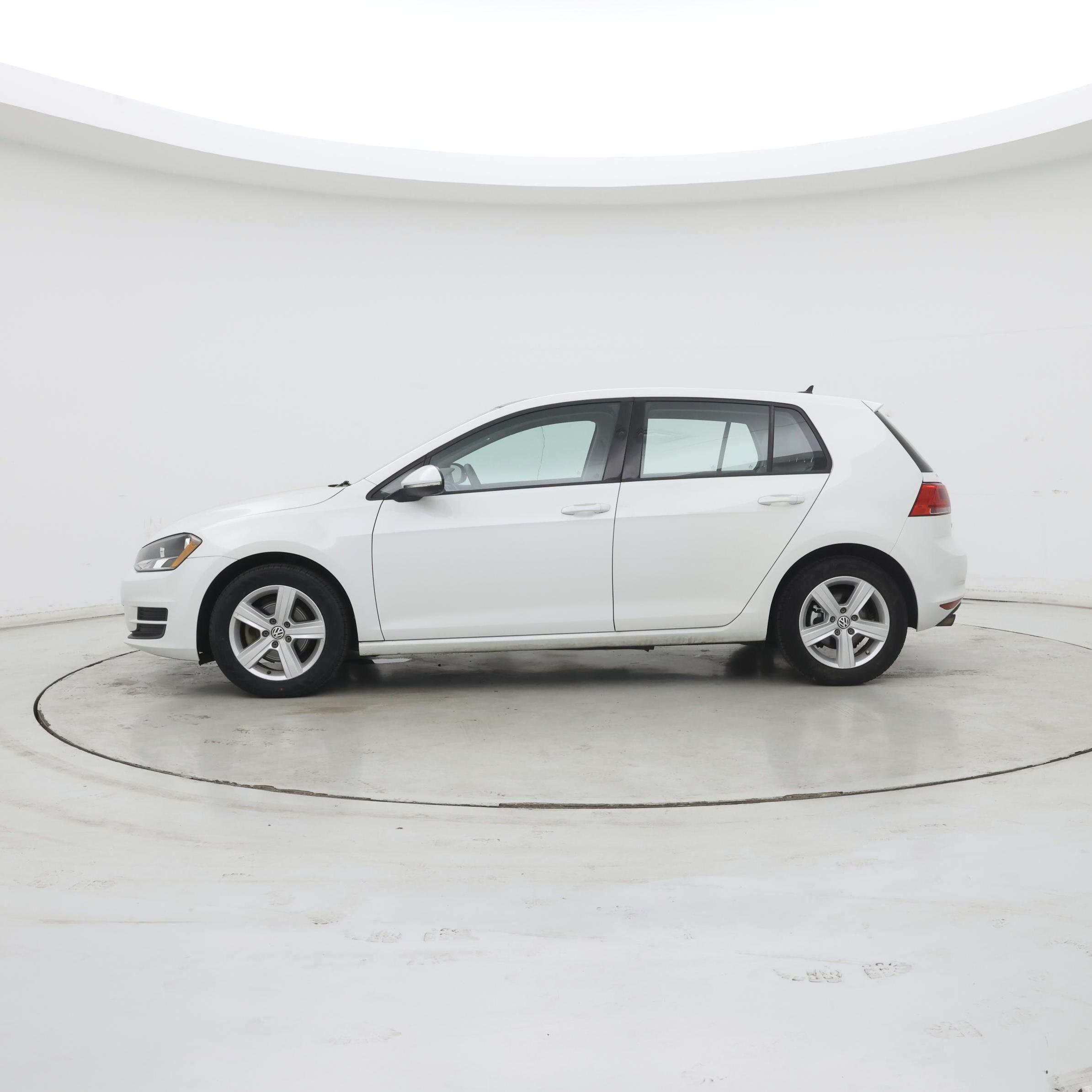 Thumbnail: 2017 Volkswagen Golf - 3