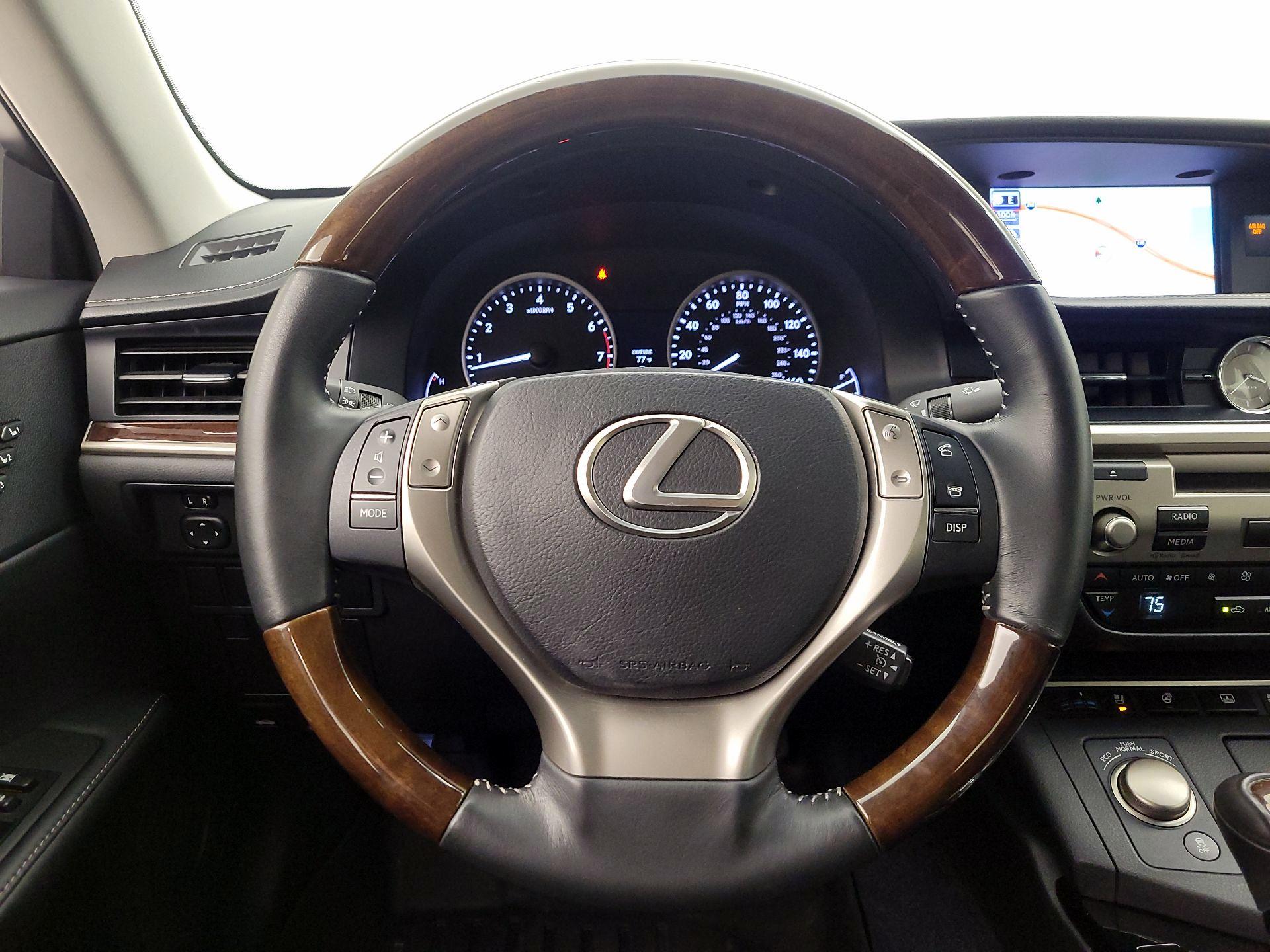 Thumbnail: 2014 Lexus ES - 10