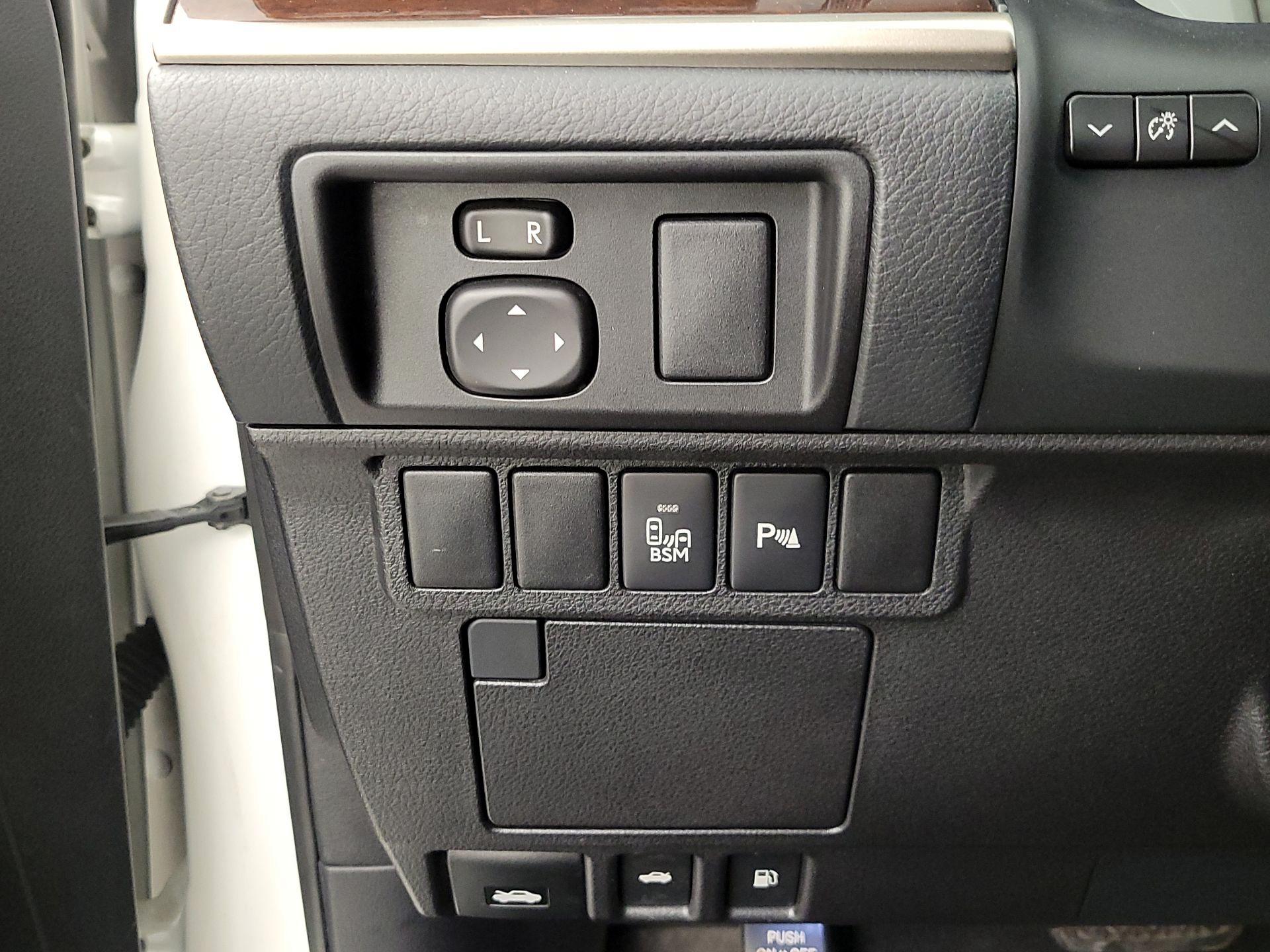 Thumbnail: 2014 Lexus ES - 13