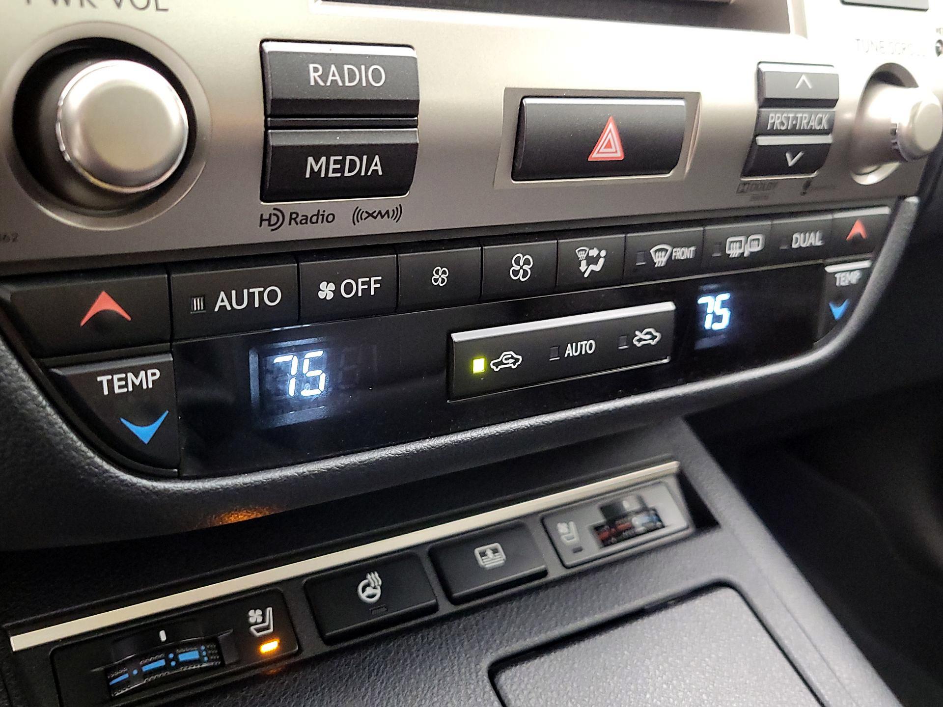 Thumbnail: 2014 Lexus ES - 17