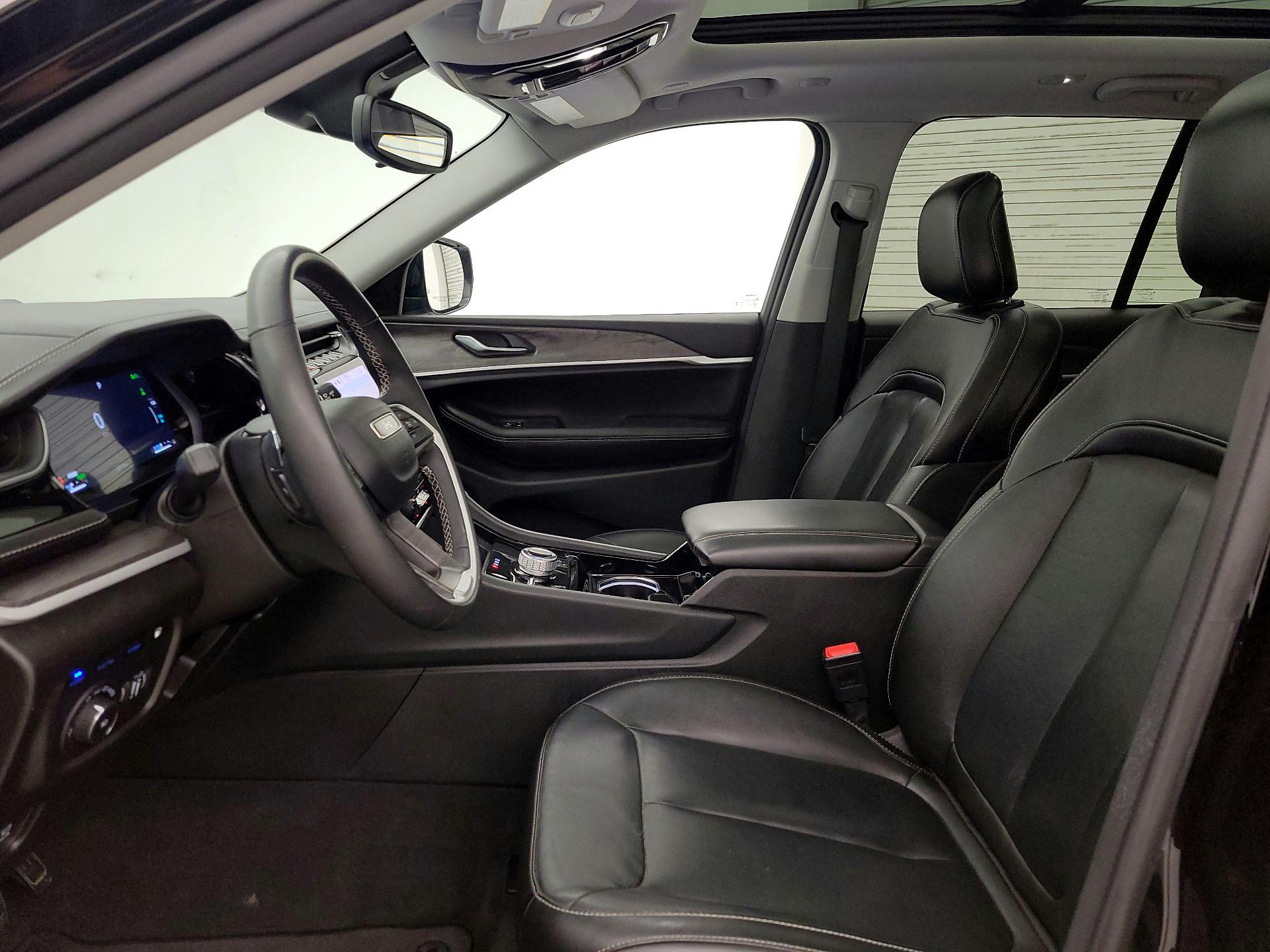 Thumbnail: 2022 Jeep Grand Cherokee - 11