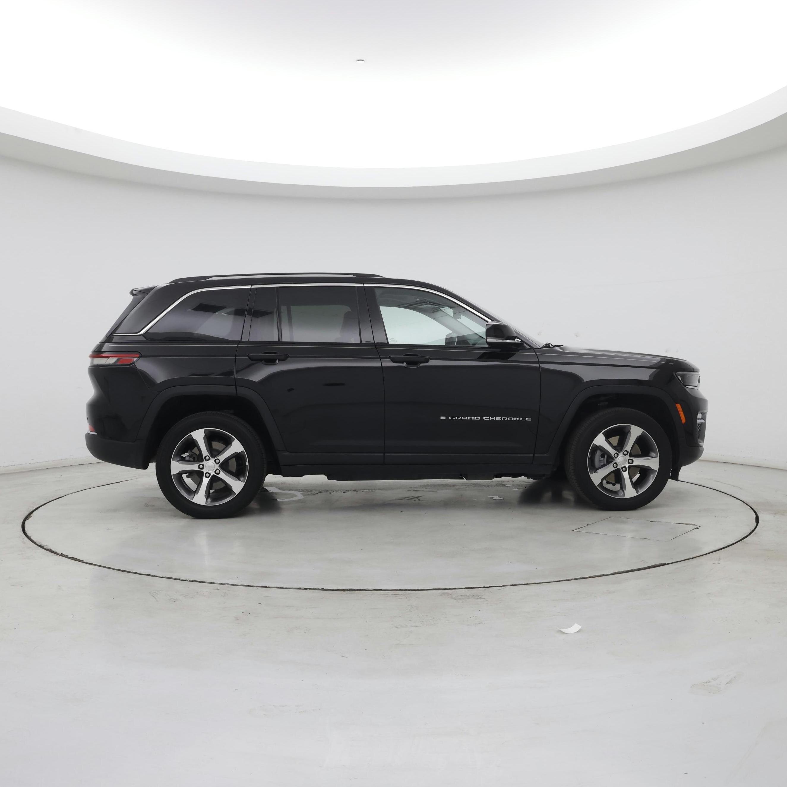 Thumbnail: 2022 Jeep Grand Cherokee - 7