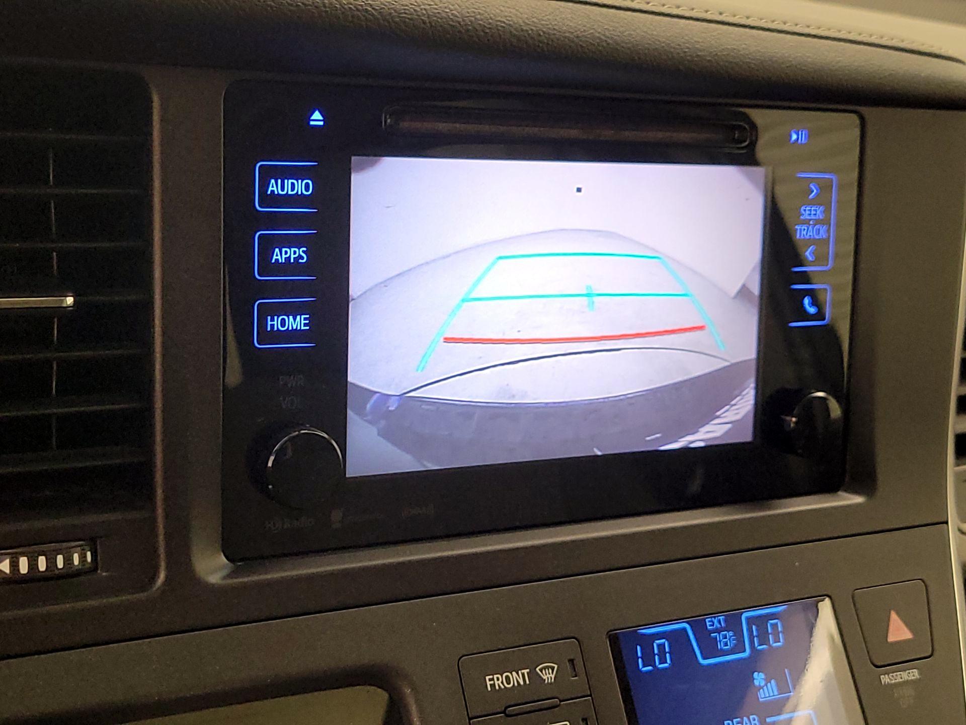 Thumbnail: 2017 Toyota Sienna - 14