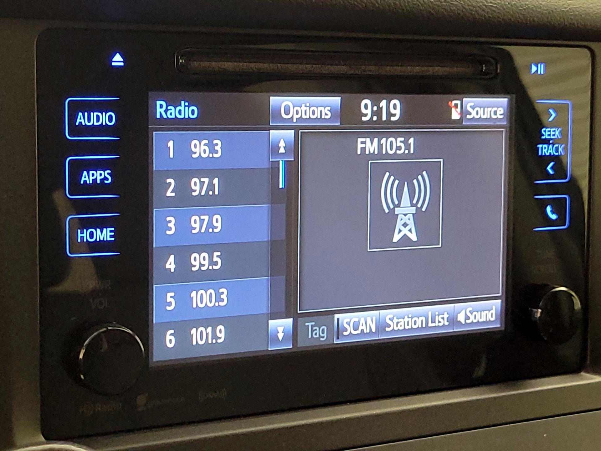Thumbnail: 2017 Toyota Sienna - 15