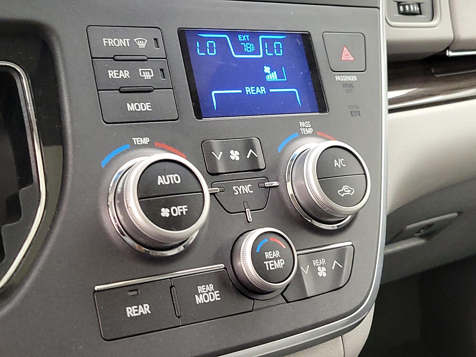 Thumbnail: 2017 Toyota Sienna - 16