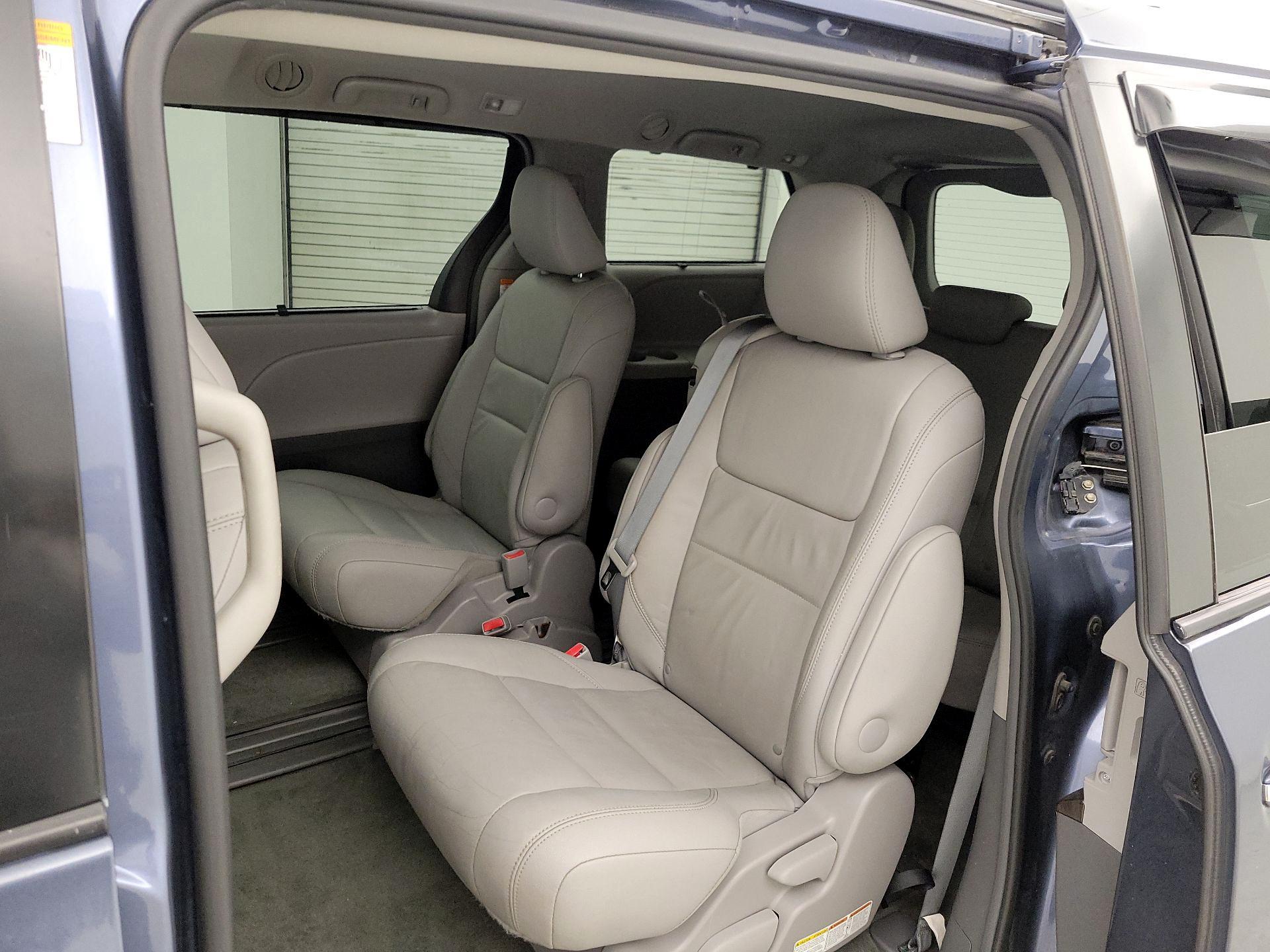 Thumbnail: 2017 Toyota Sienna - 20