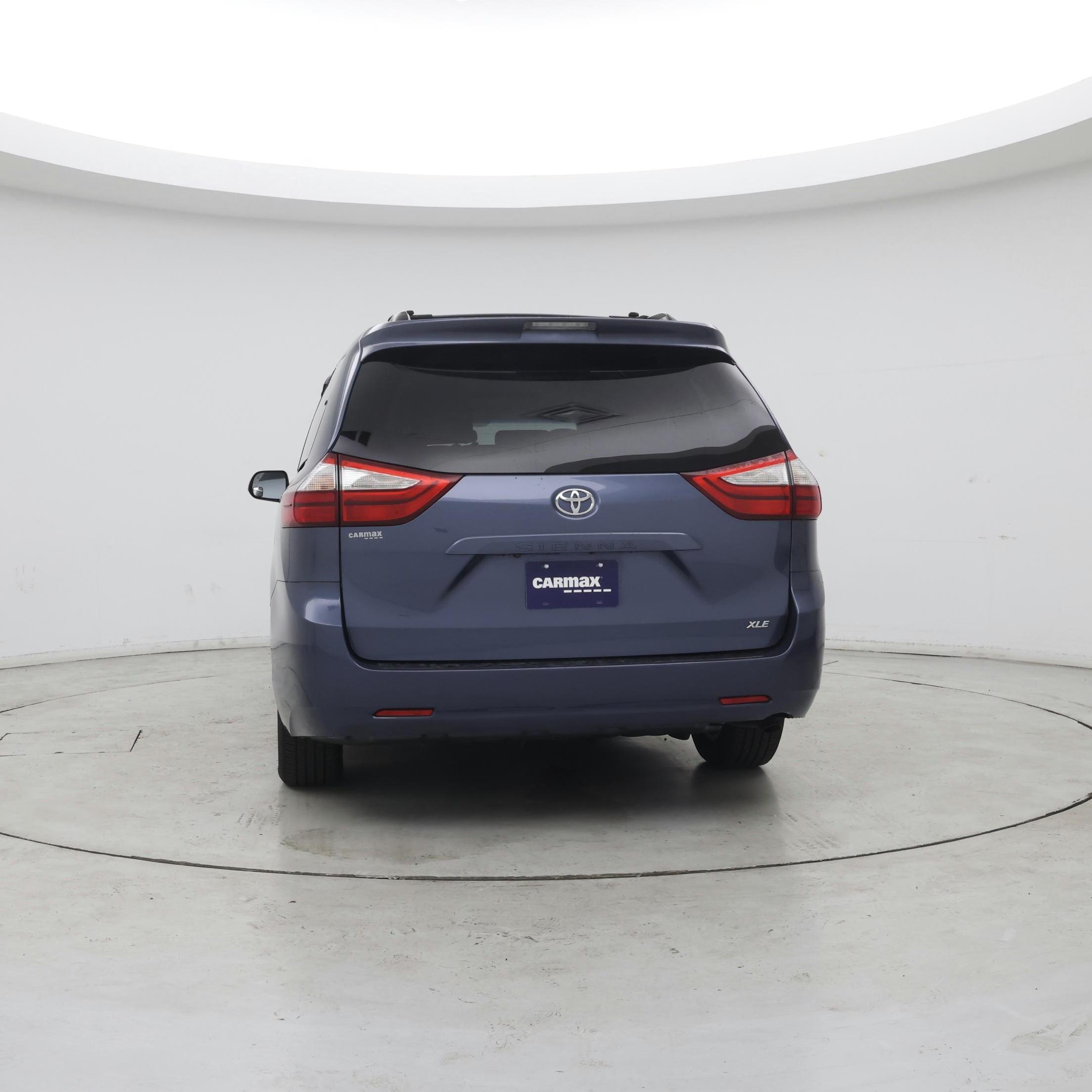 Thumbnail: 2017 Toyota Sienna - 6