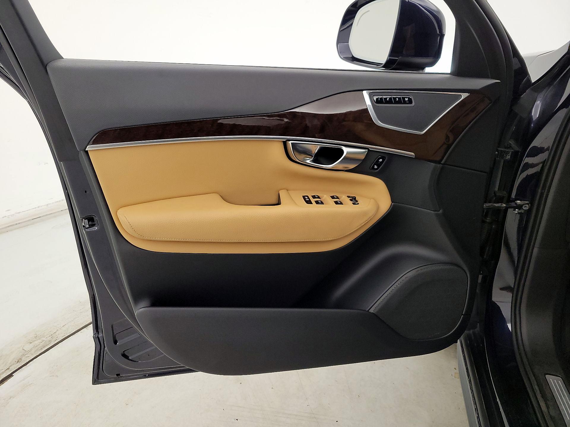 Thumbnail: 2019 Volvo XC90 - 12