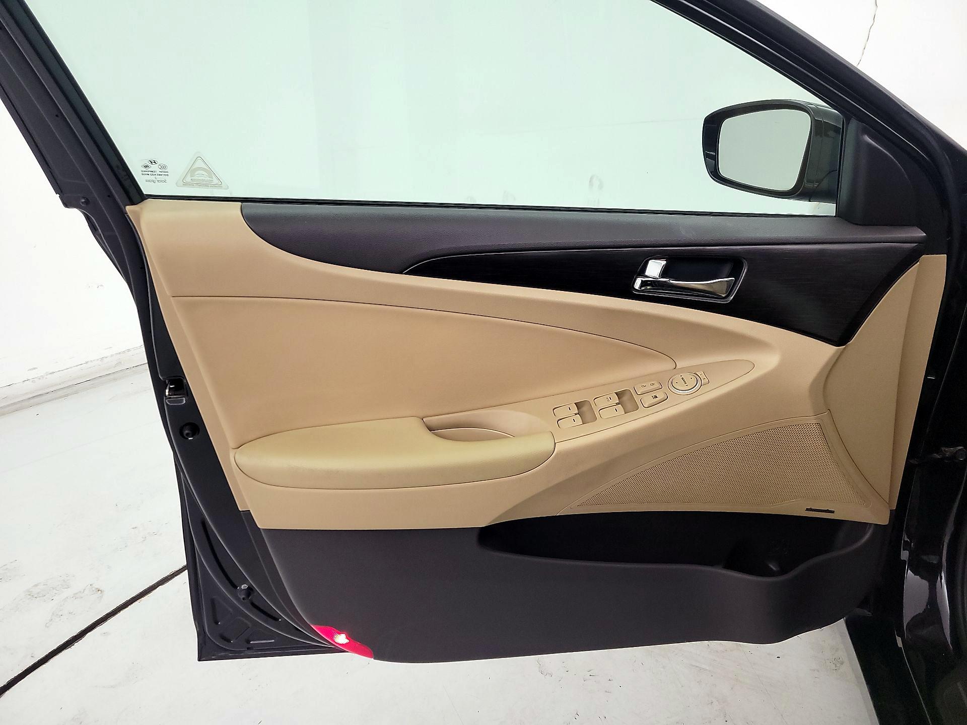 Thumbnail: 2013 Hyundai Sonata - 12