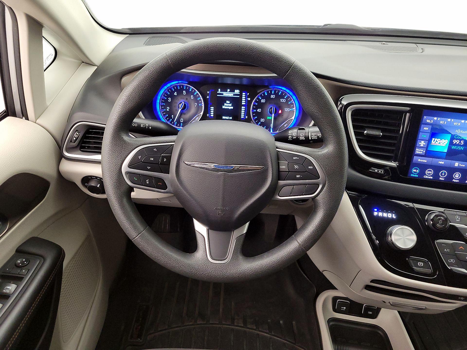 Thumbnail: 2018 Chrysler Pacifica - 10