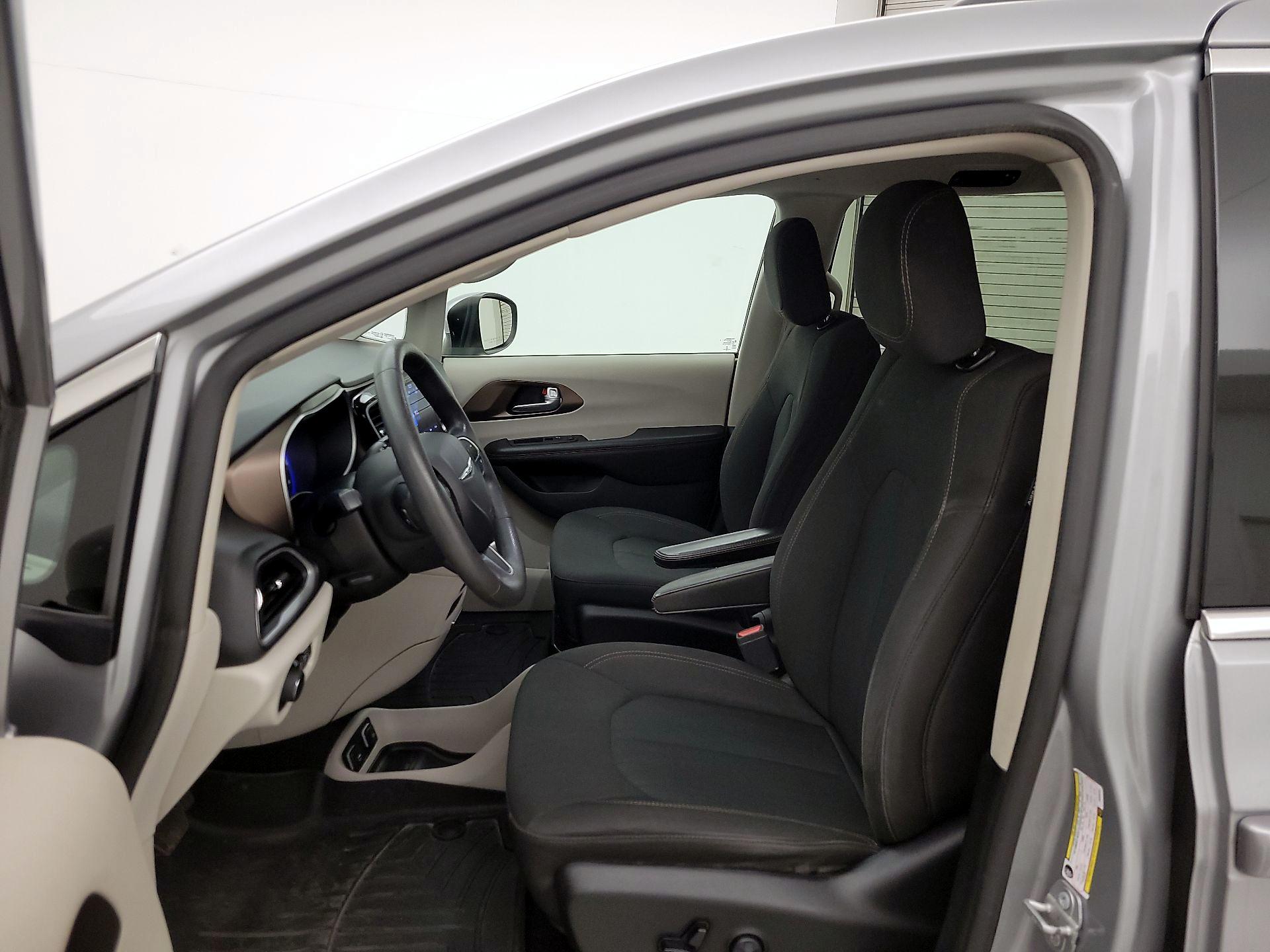 Thumbnail: 2018 Chrysler Pacifica - 11