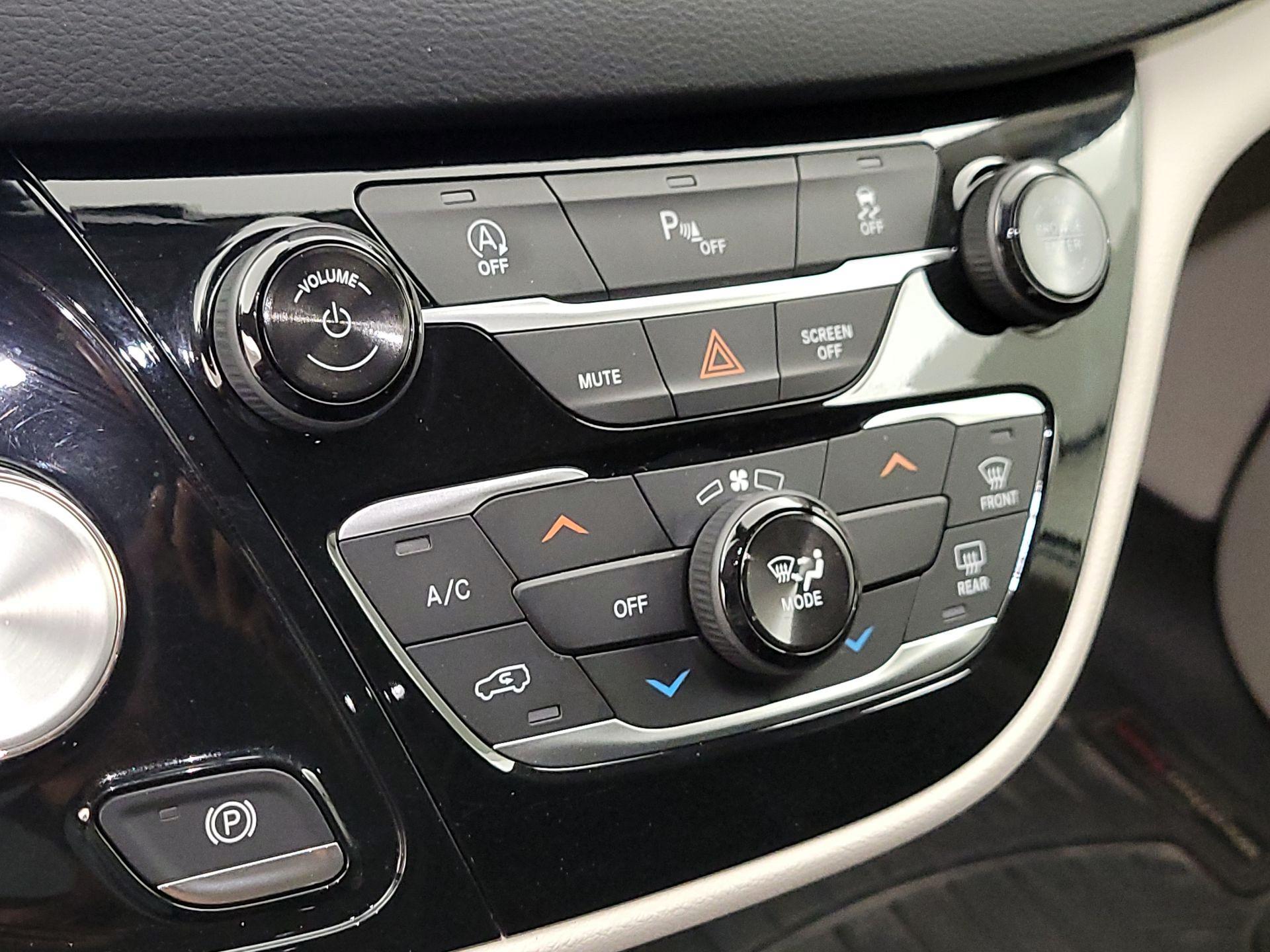 Thumbnail: 2018 Chrysler Pacifica - 16