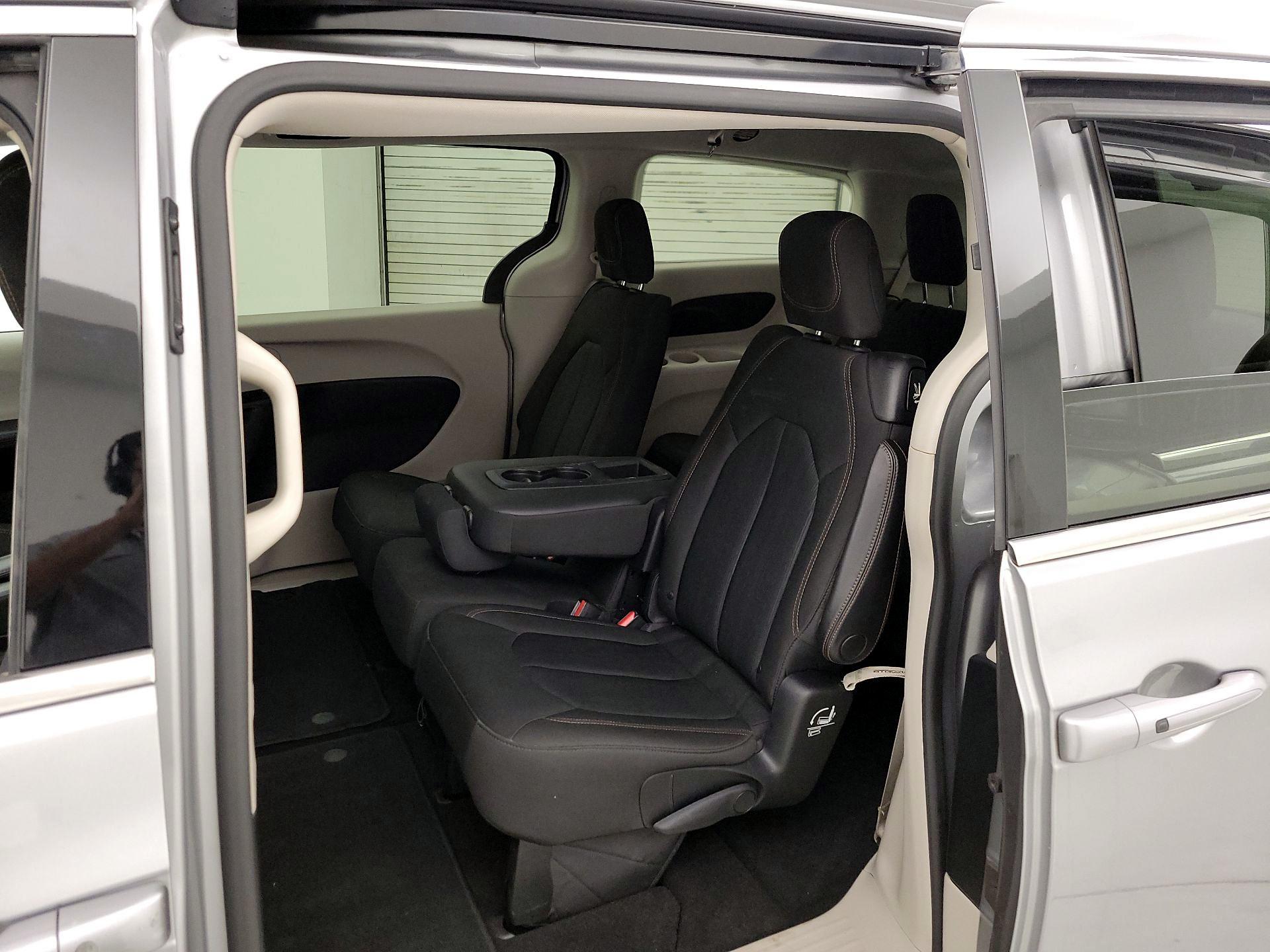 Thumbnail: 2018 Chrysler Pacifica - 19