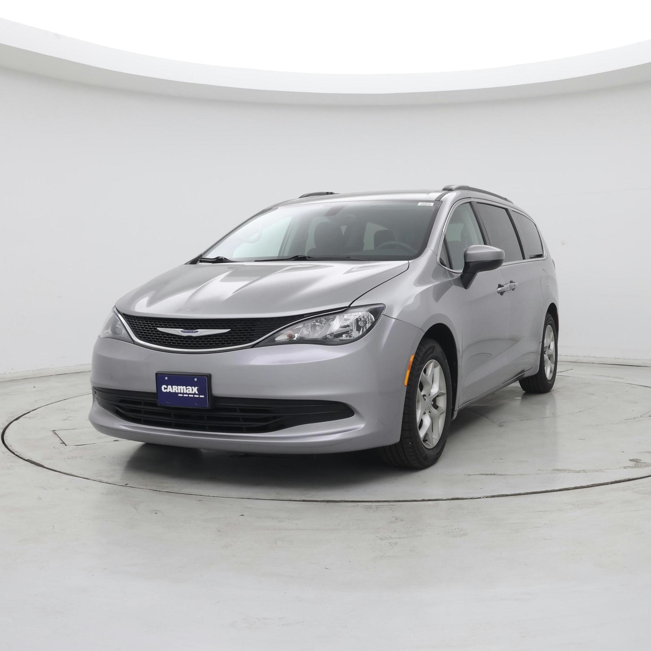 Thumbnail: 2018 Chrysler Pacifica - 4