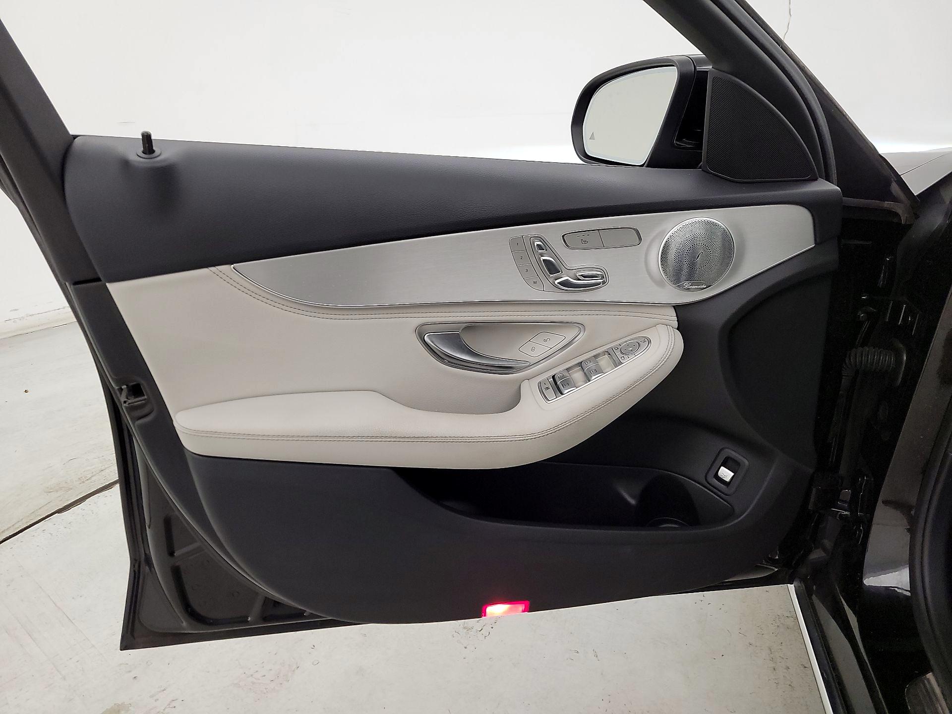 Thumbnail: 2015 Mercedes-Benz C-Class - 12