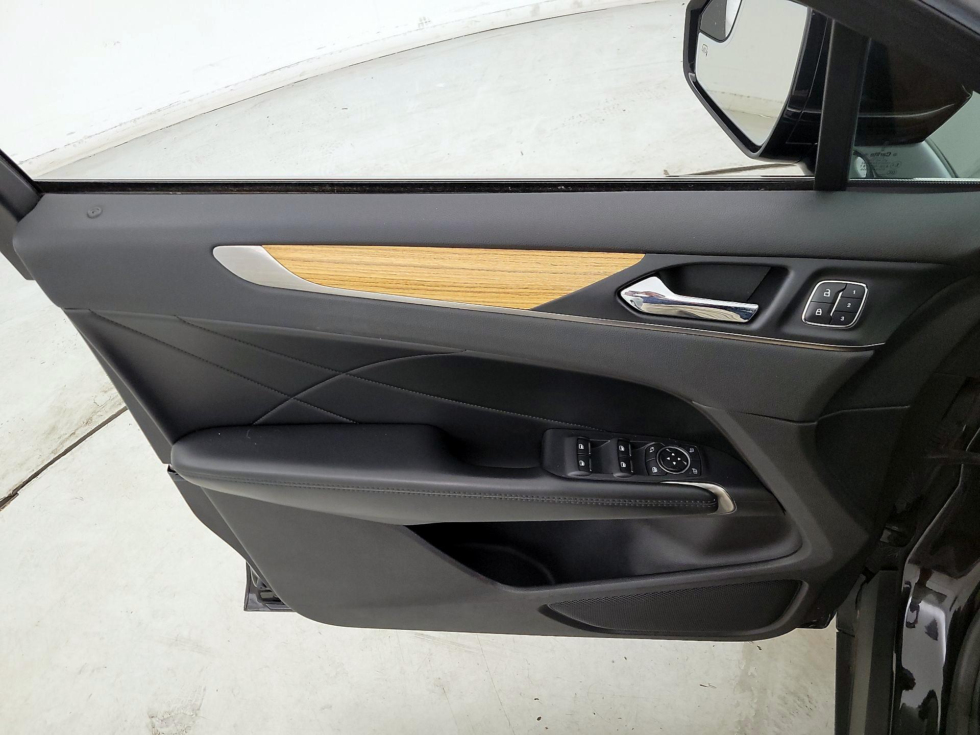 Thumbnail: 2015 Lincoln MKC - 12