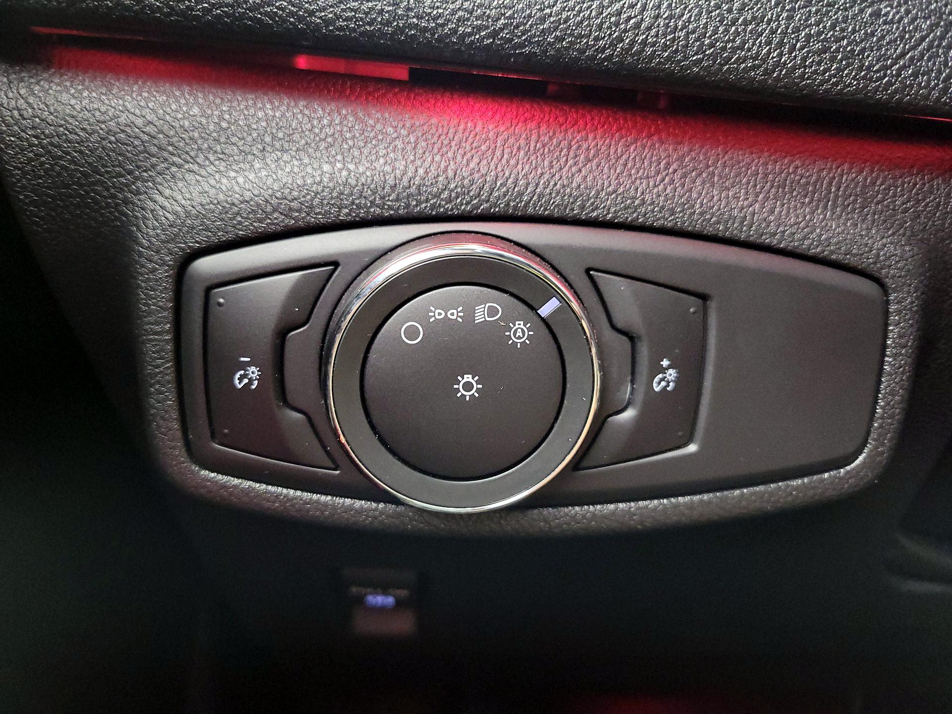 Thumbnail: 2015 Lincoln MKC - 13
