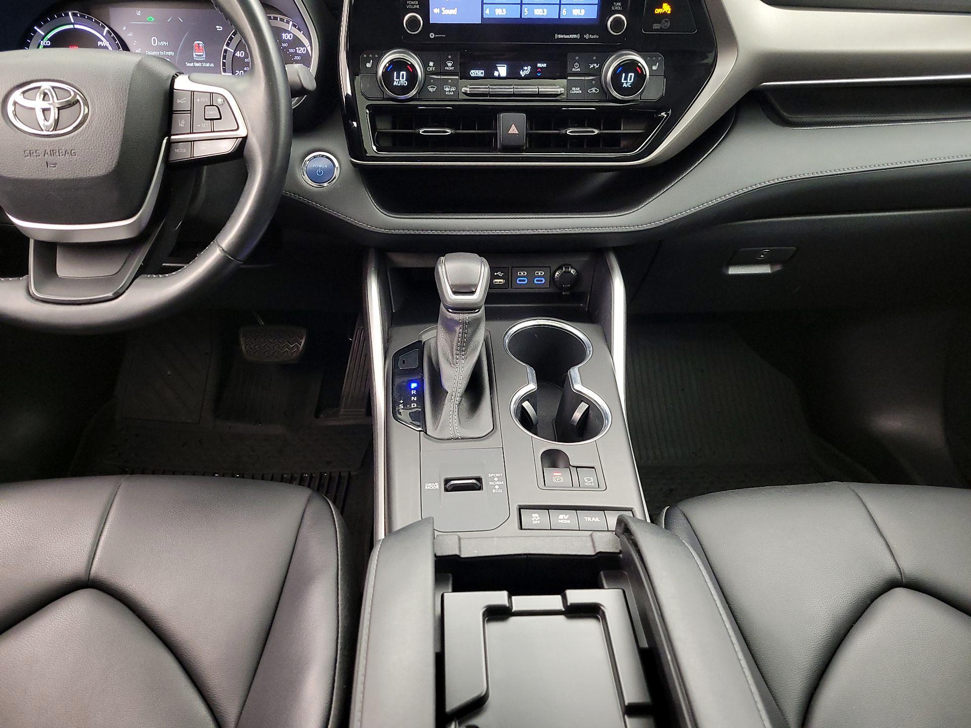 Thumbnail: 2022 Toyota Highlander - 17