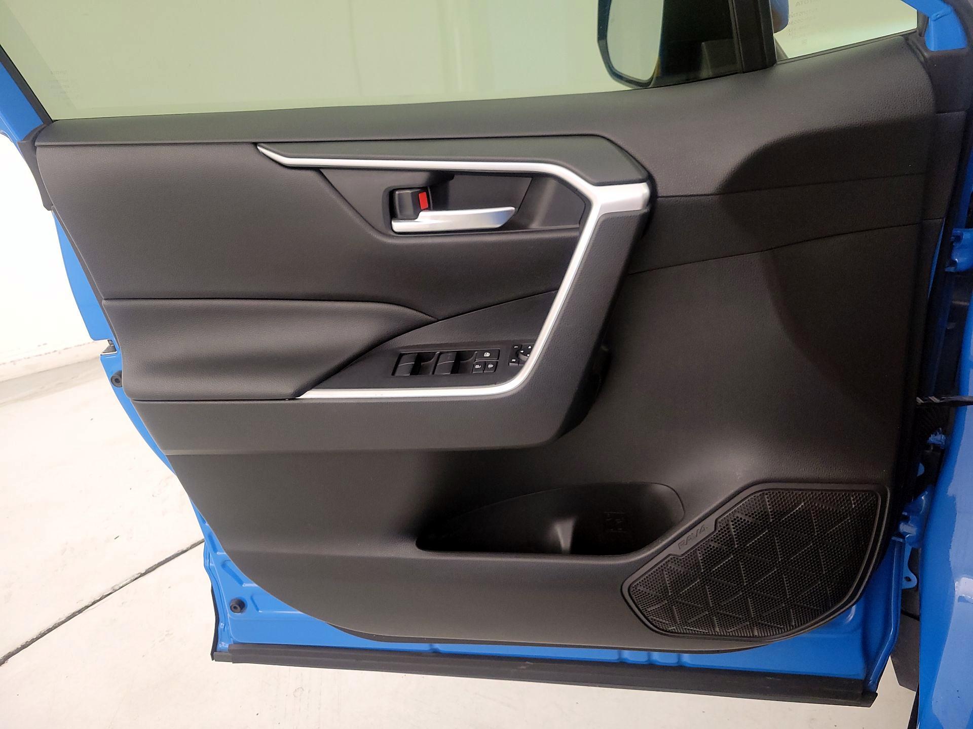 Thumbnail: 2019 Toyota RAV4 - 12