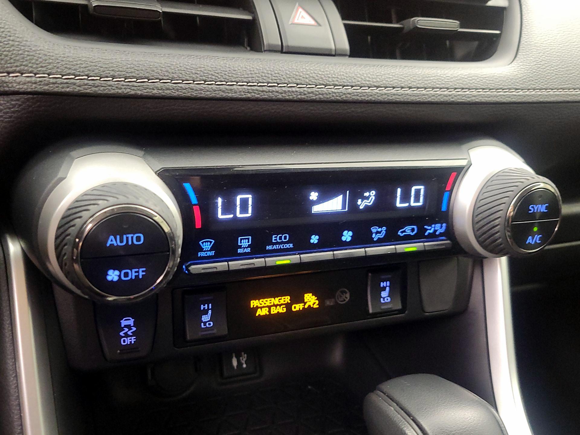 Thumbnail: 2019 Toyota RAV4 - 16
