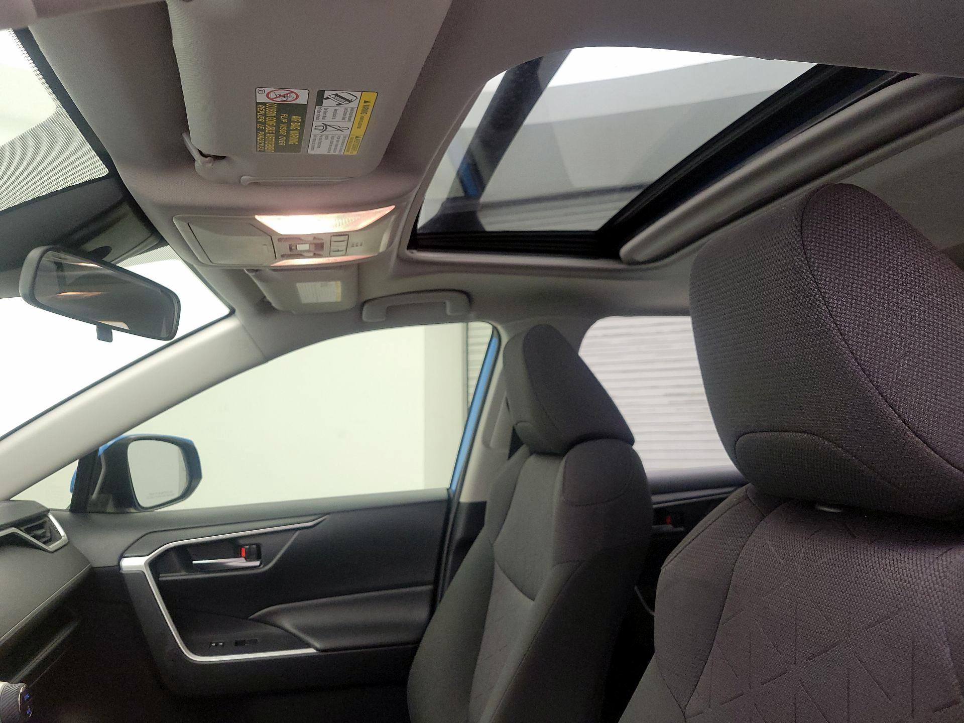 Thumbnail: 2019 Toyota RAV4 - 18