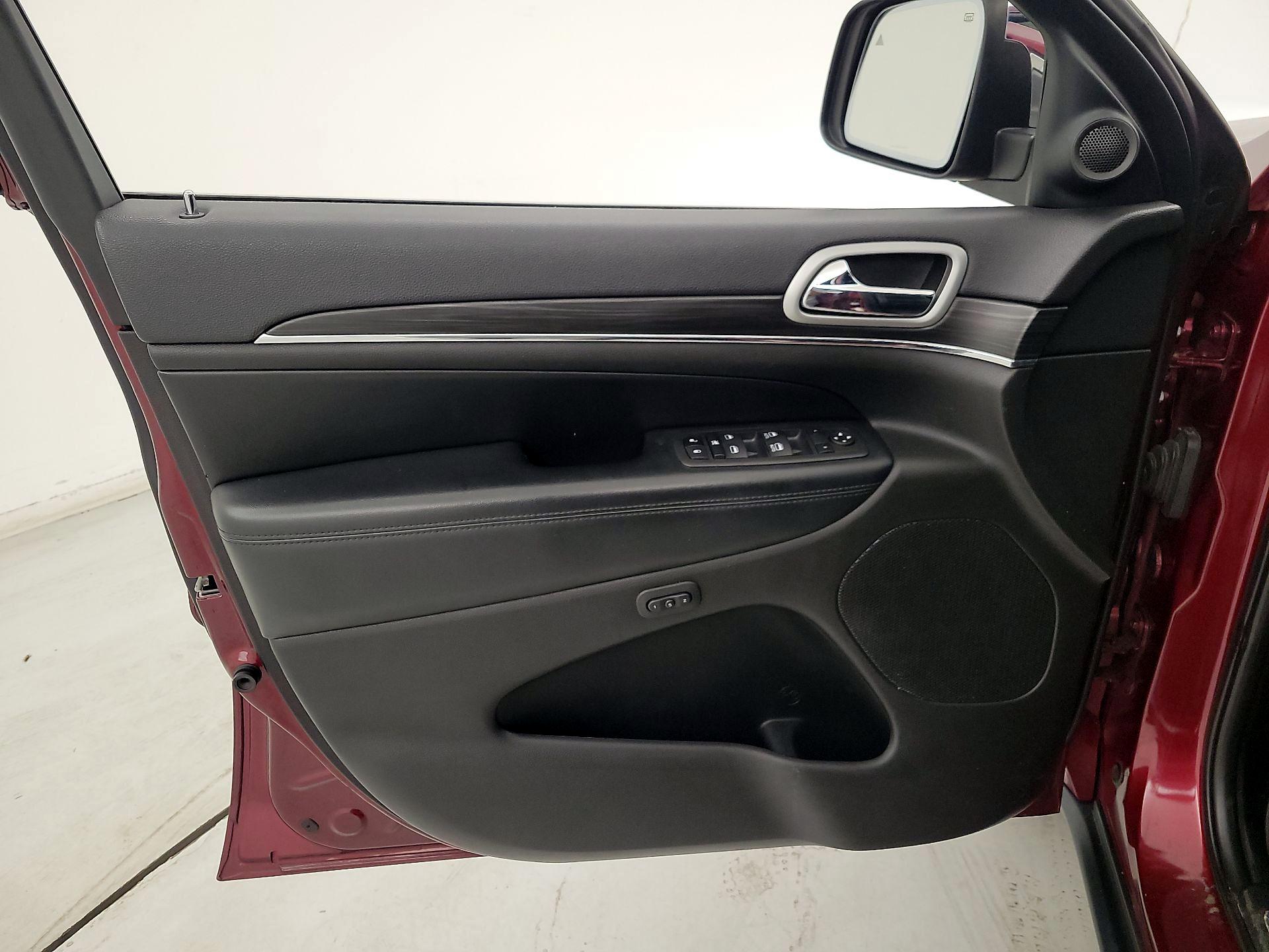 Thumbnail: 2019 Jeep Grand Cherokee - 12