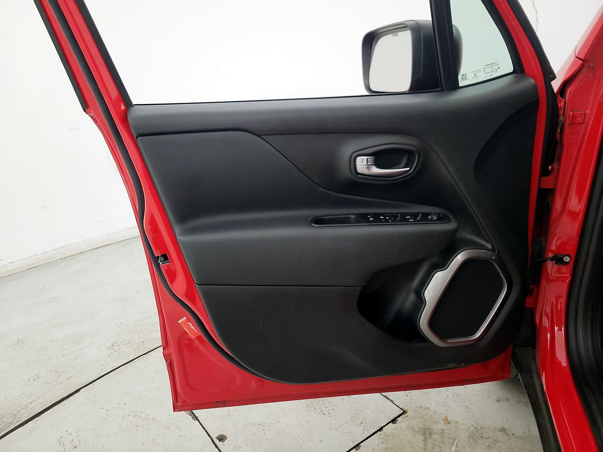 Thumbnail: 2022 Jeep Renegade - 12