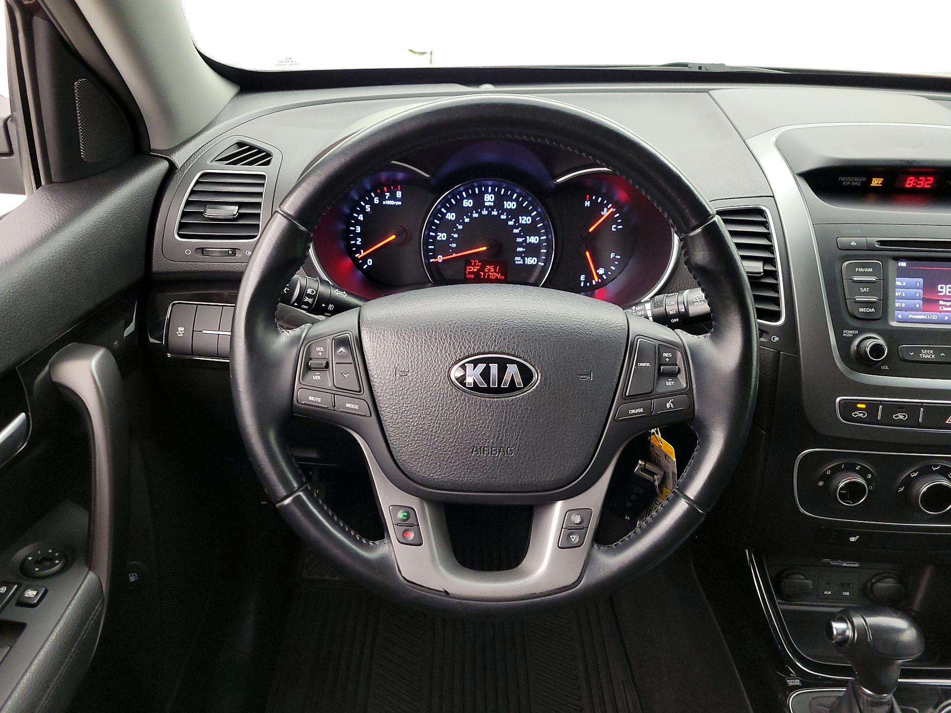 Thumbnail: 2015 Kia Sorento - 10