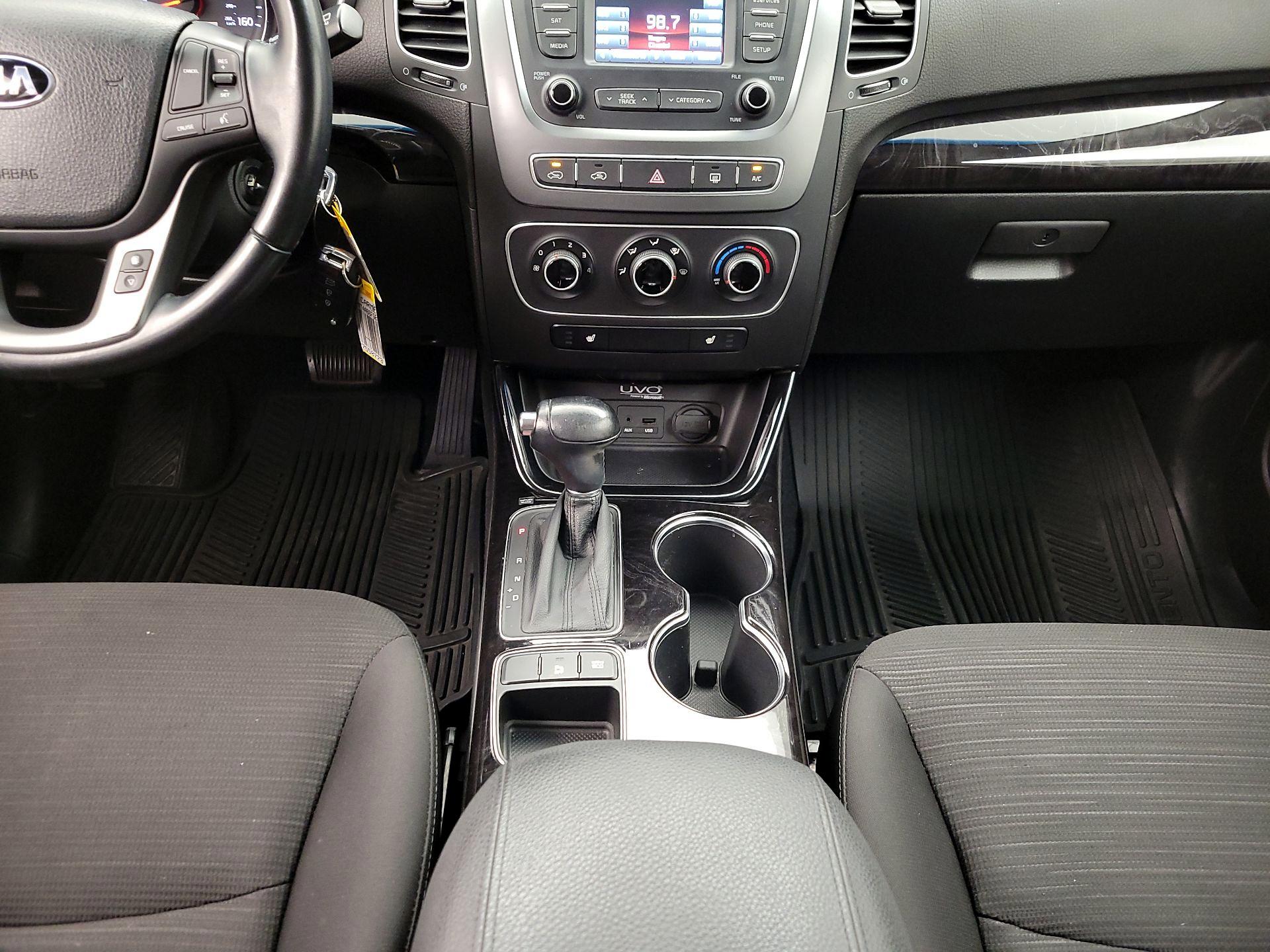 Thumbnail: 2015 Kia Sorento - 17
