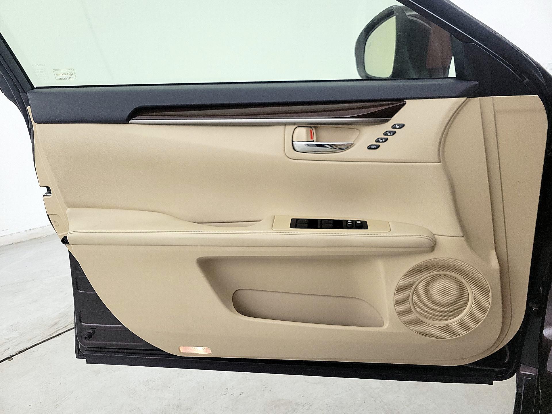 Thumbnail: 2013 Lexus ES - 12