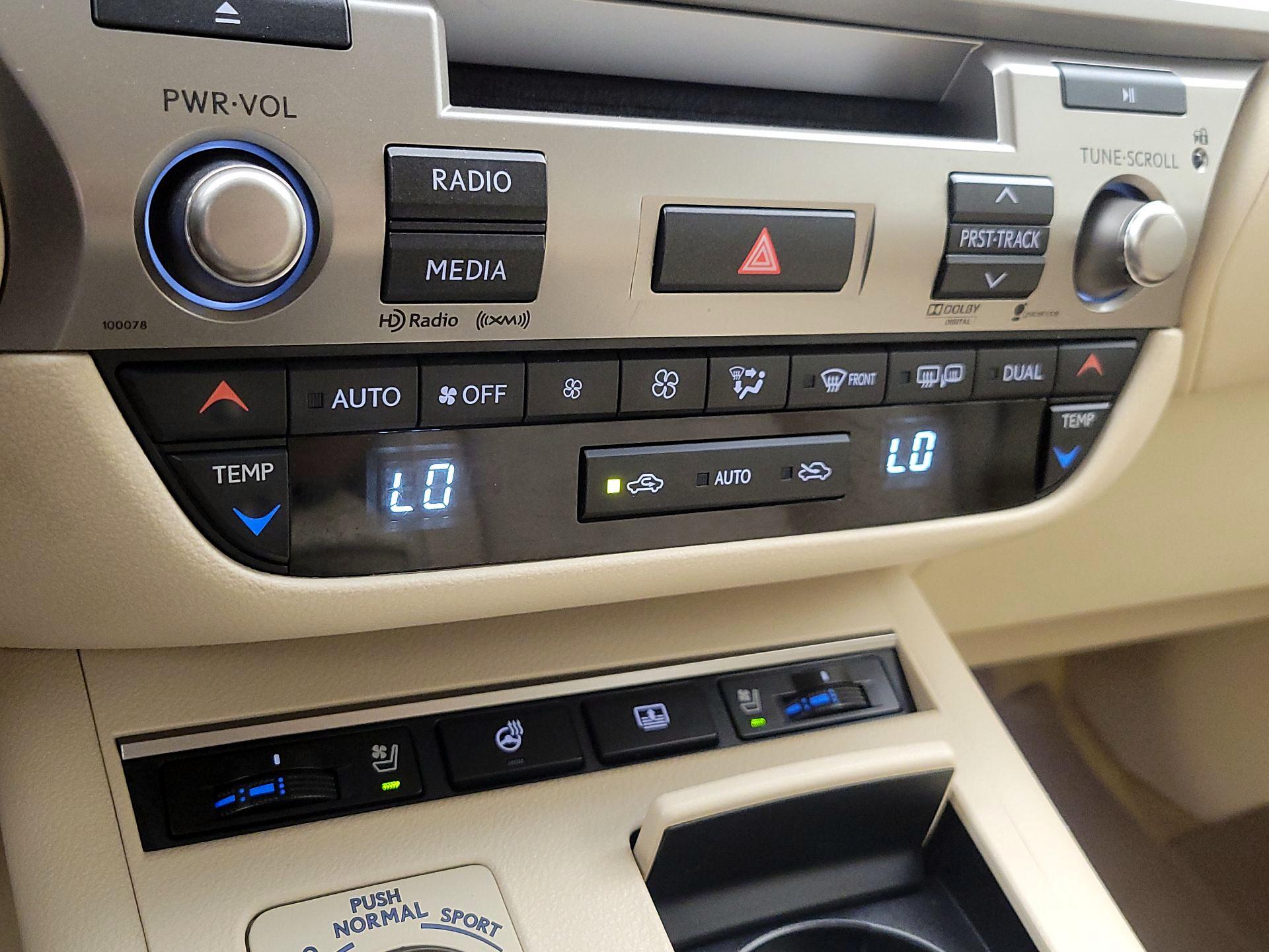 Thumbnail: 2013 Lexus ES - 16