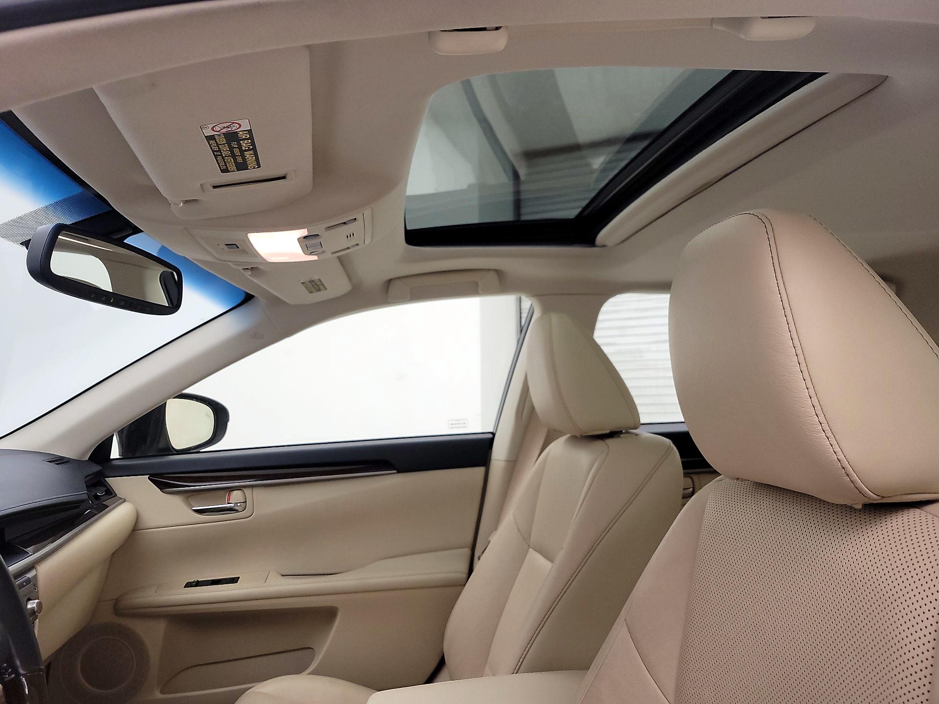Thumbnail: 2013 Lexus ES - 18