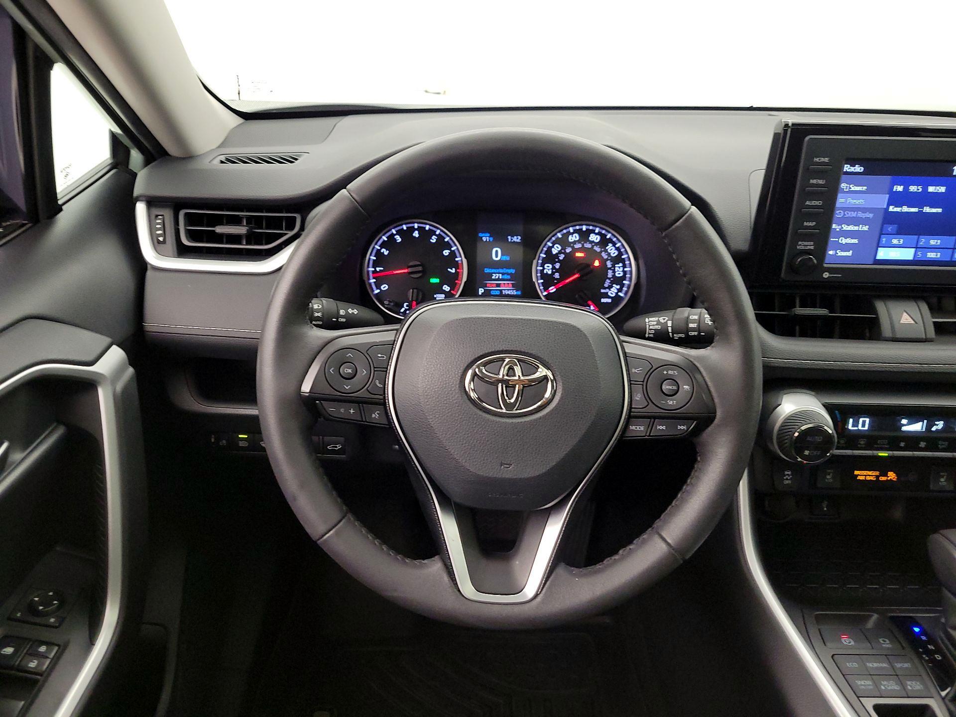 Thumbnail: 2021 Toyota RAV4 - 10