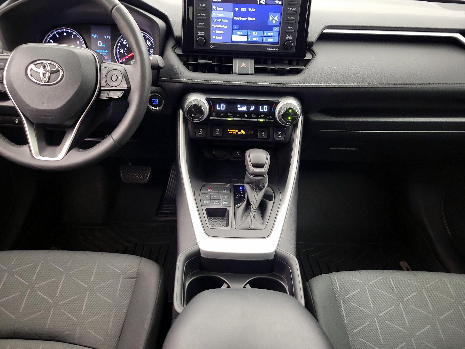 Thumbnail: 2021 Toyota RAV4 - 17