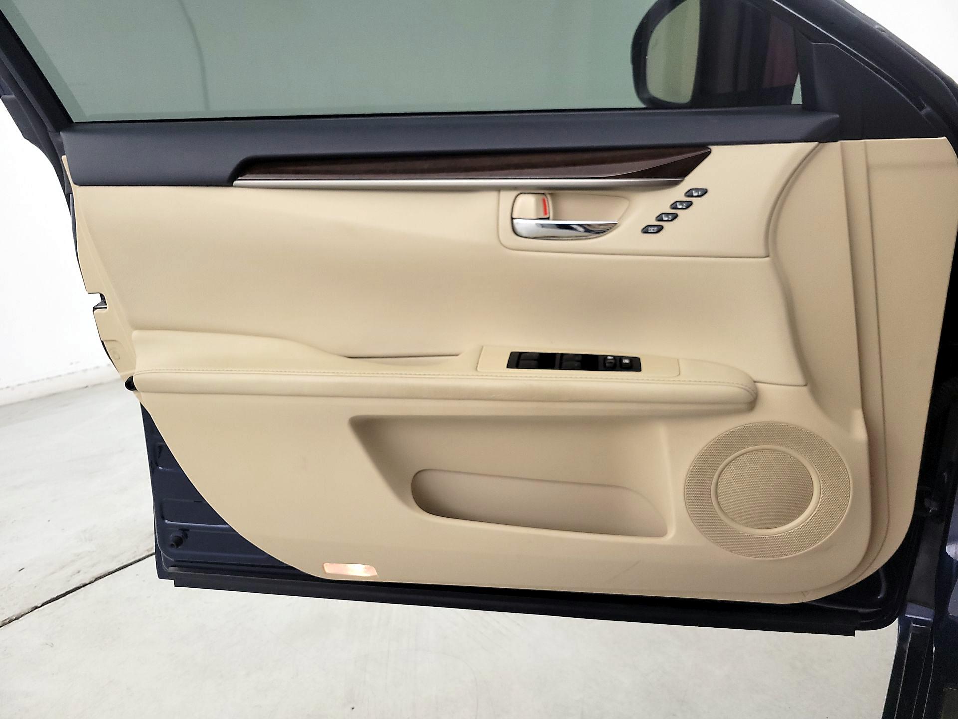 Thumbnail: 2013 Lexus ES - 12
