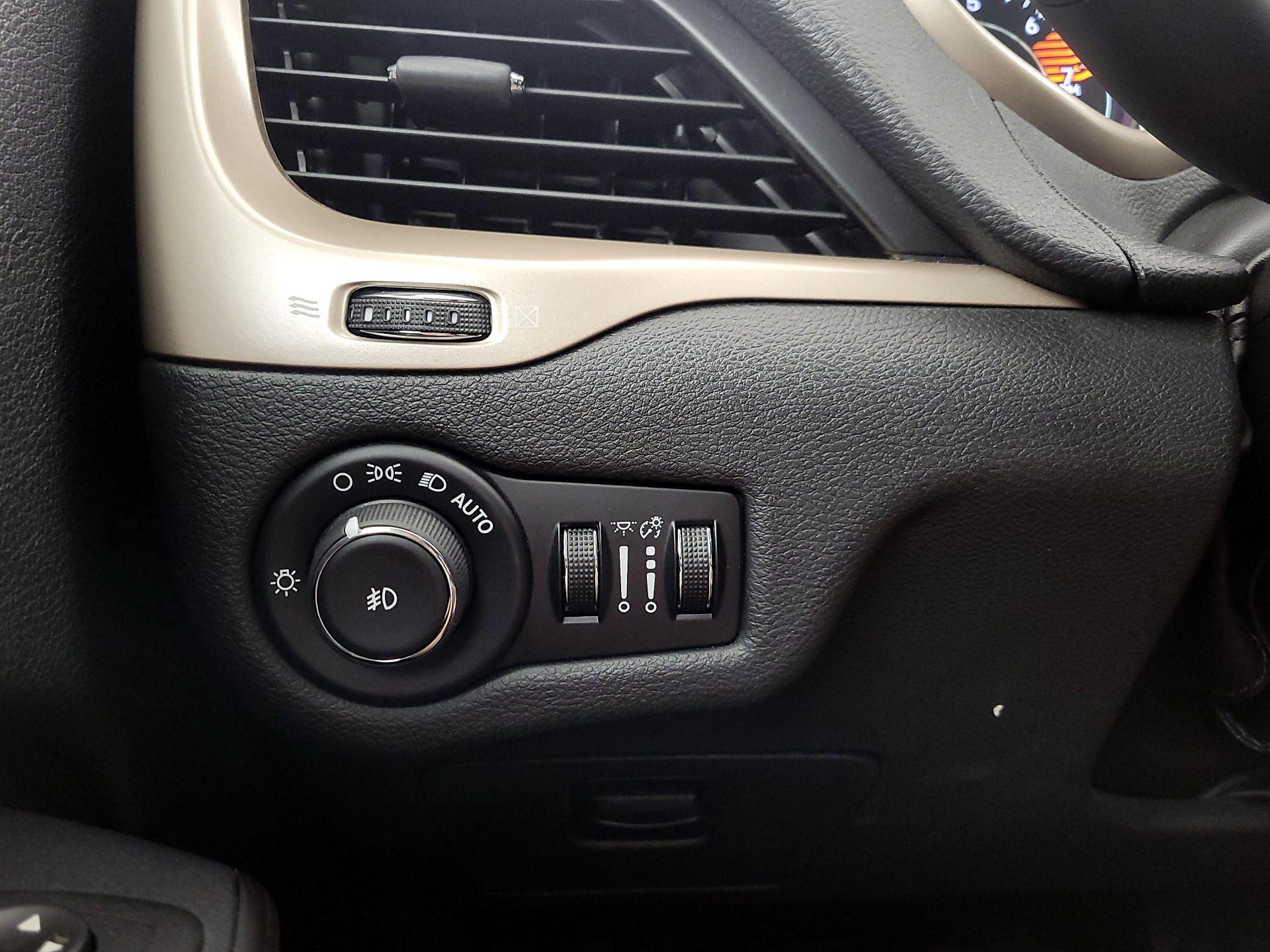 Thumbnail: 2016 Jeep Cherokee - 13