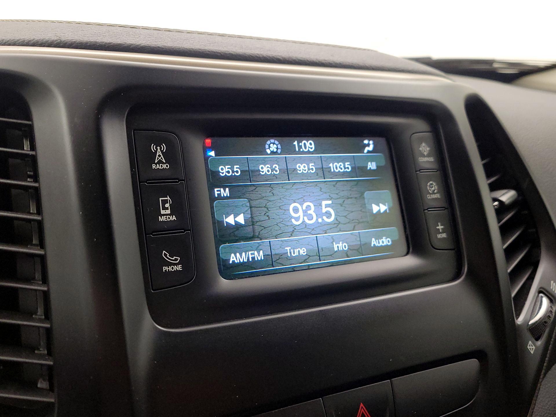 Thumbnail: 2016 Jeep Cherokee - 15