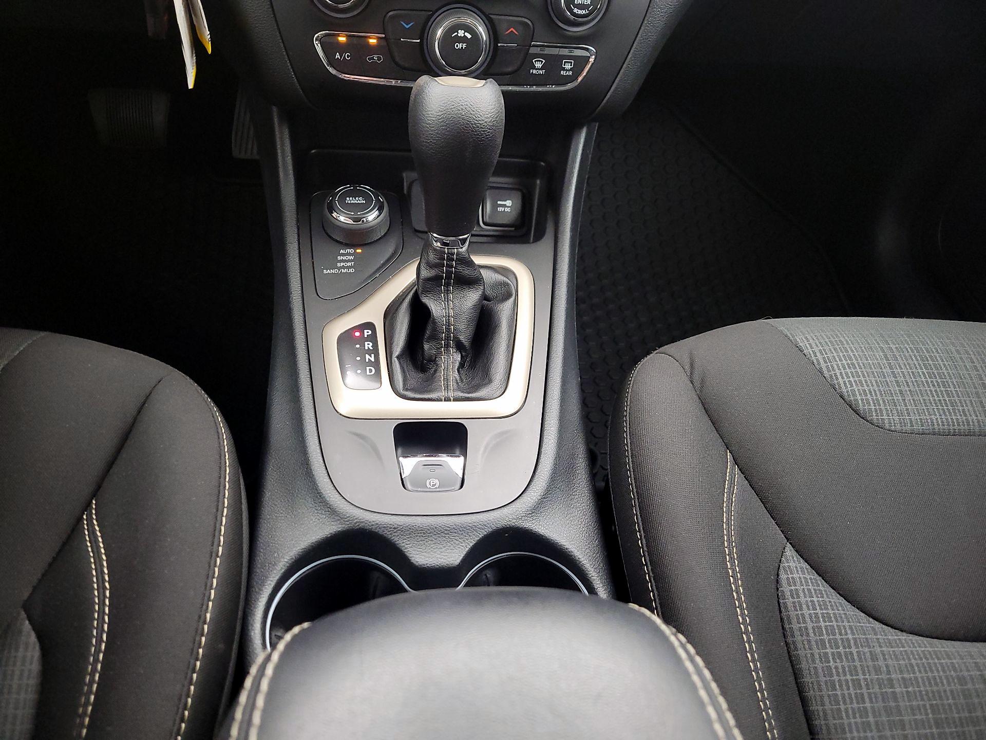 Thumbnail: 2016 Jeep Cherokee - 17
