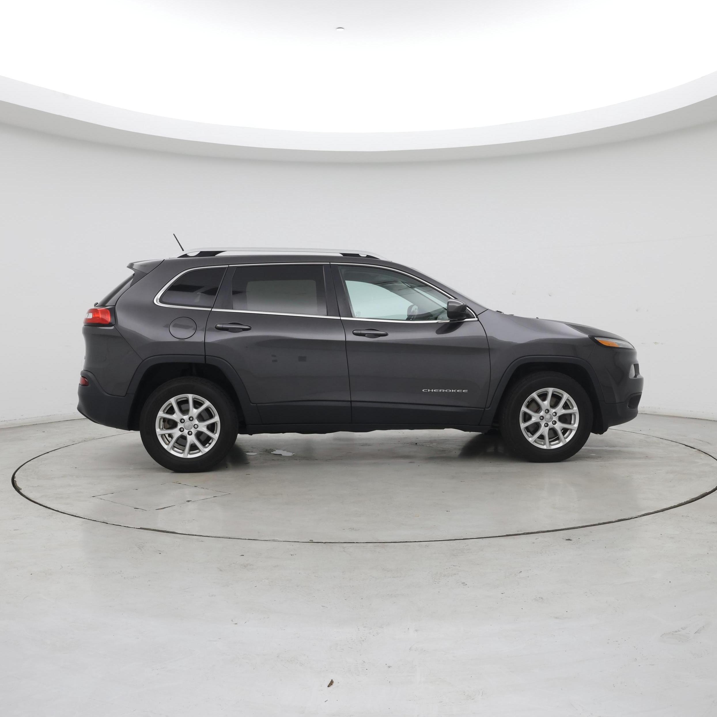 Thumbnail: 2016 Jeep Cherokee - 7