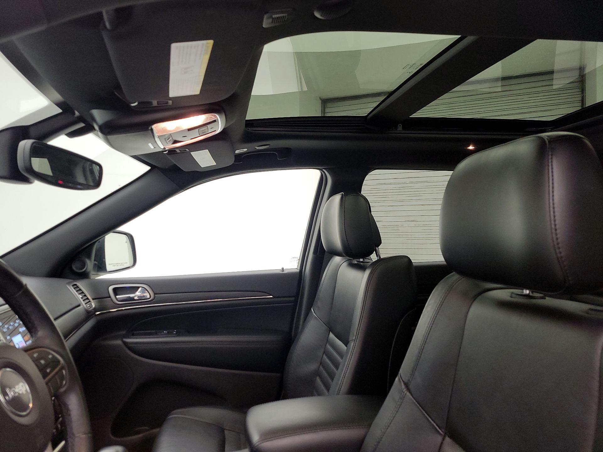 Thumbnail: 2019 Jeep Grand Cherokee - 18